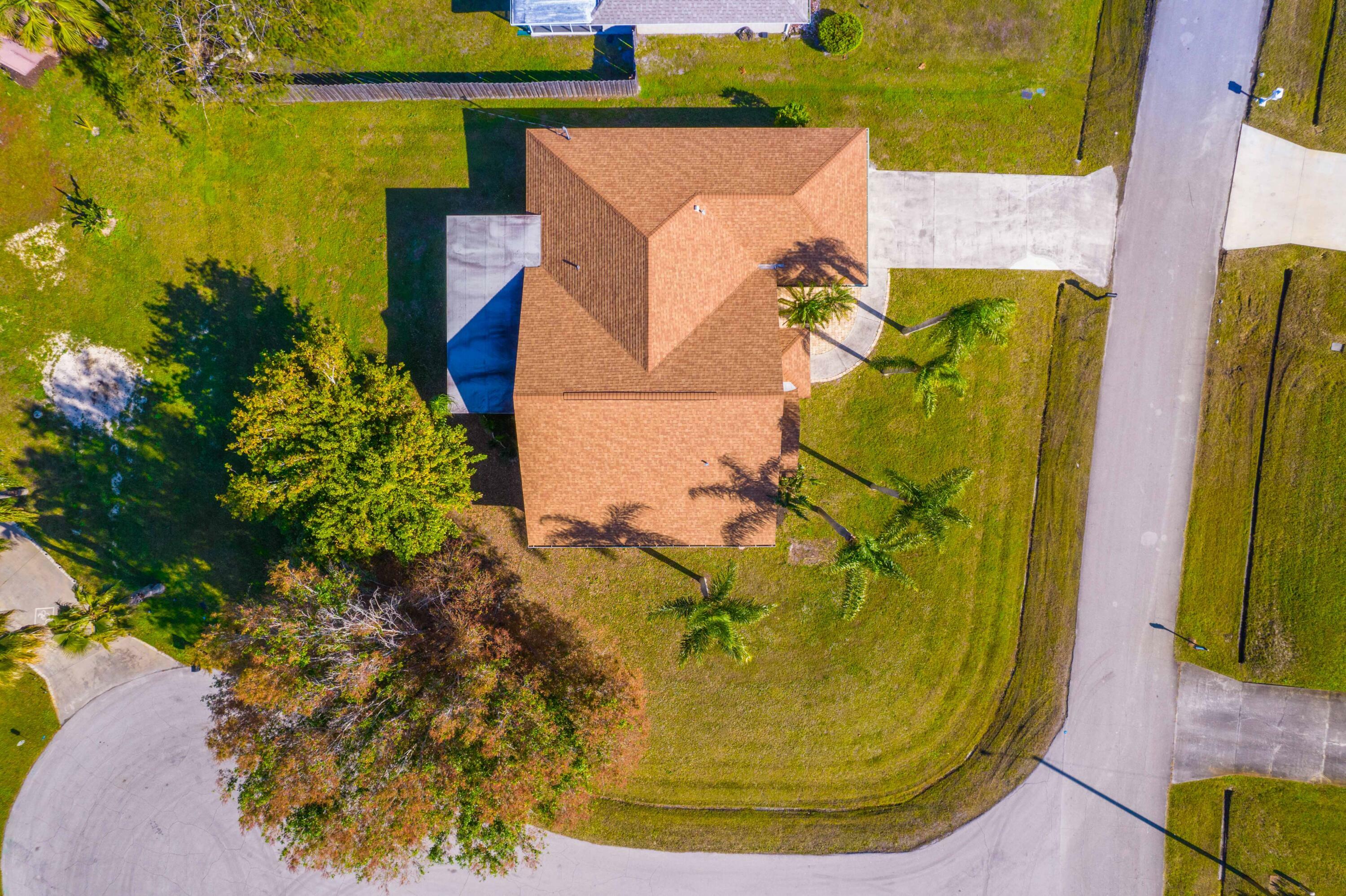 Property Photo:  231 SE Crosspoint Drive  FL 34983 