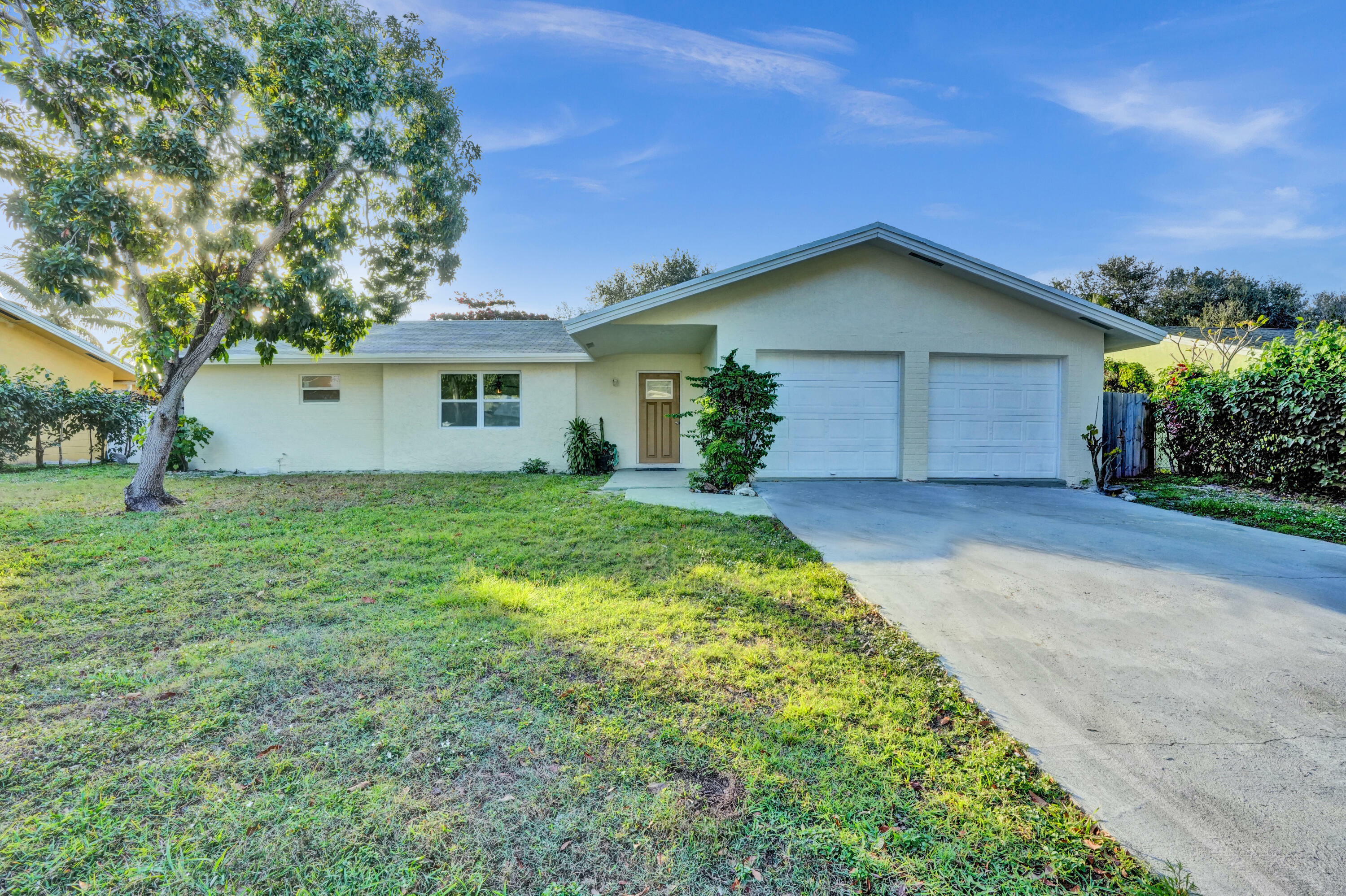 Property Photo:  4009 Waverly Drive  FL 33407 