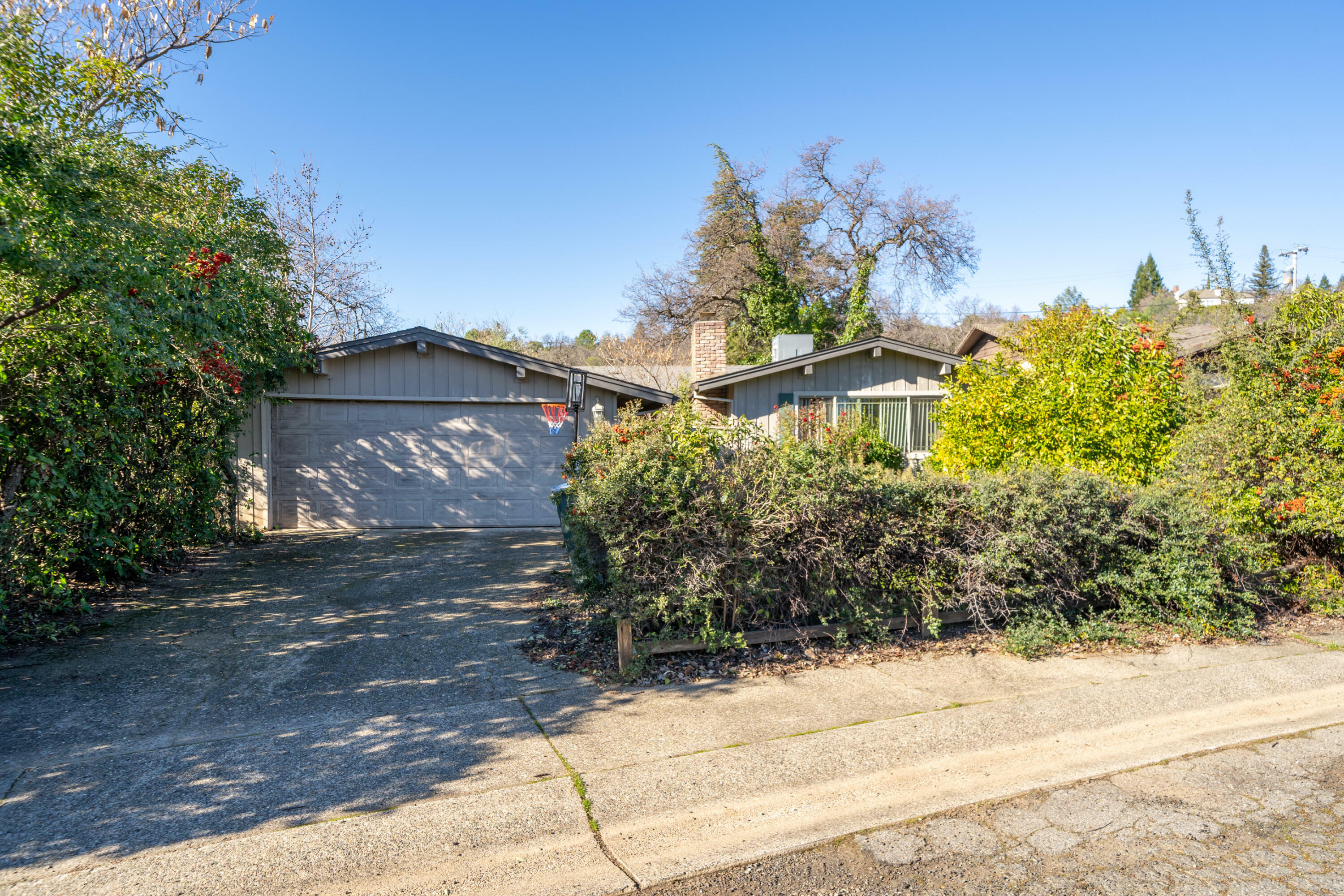 Property Photo:  1794 Regent Avenue  CA 96001 