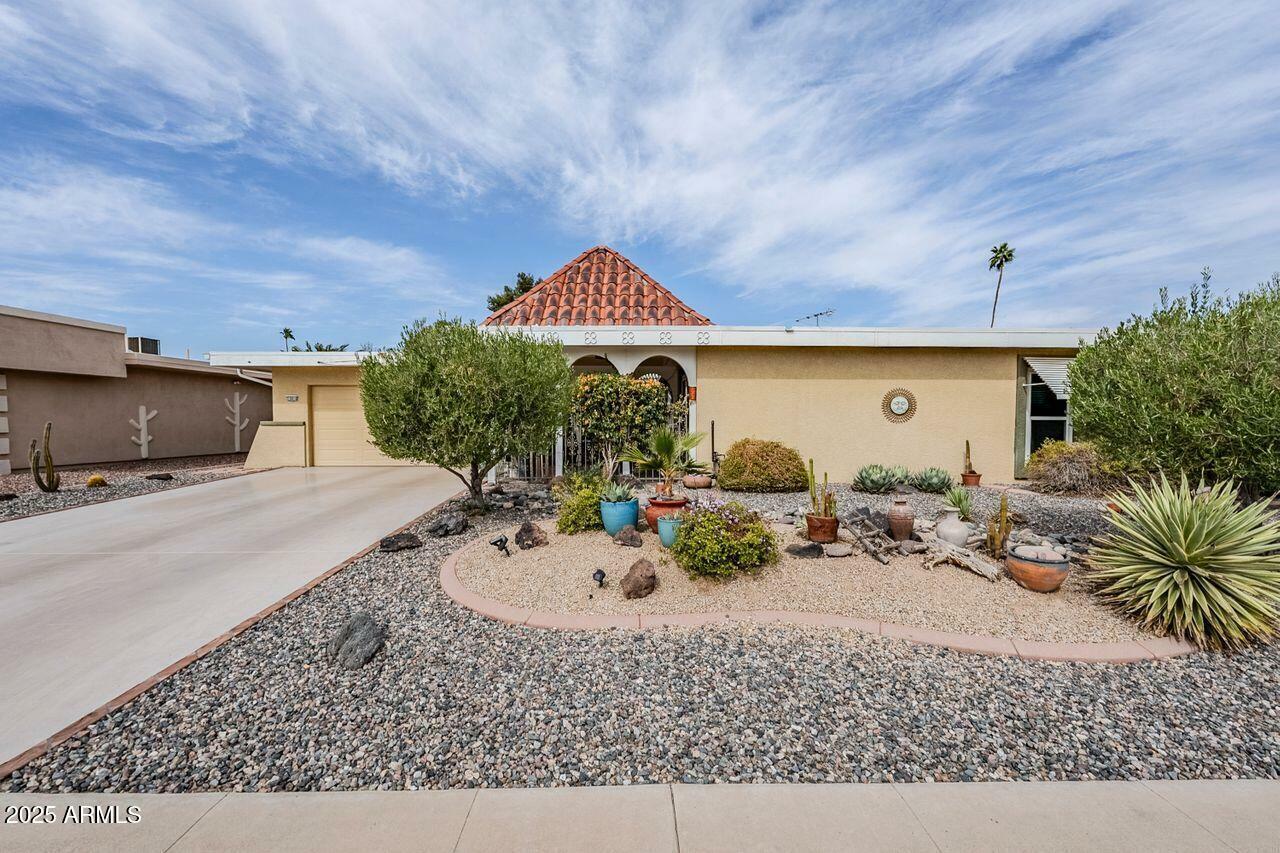 Property Photo:  10814 W Palmeras Drive  AZ 85373 