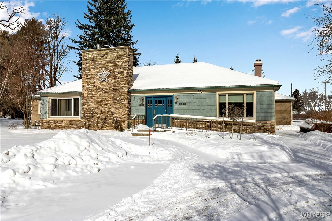 Property Photo: 1392 E Main Street NY 14052