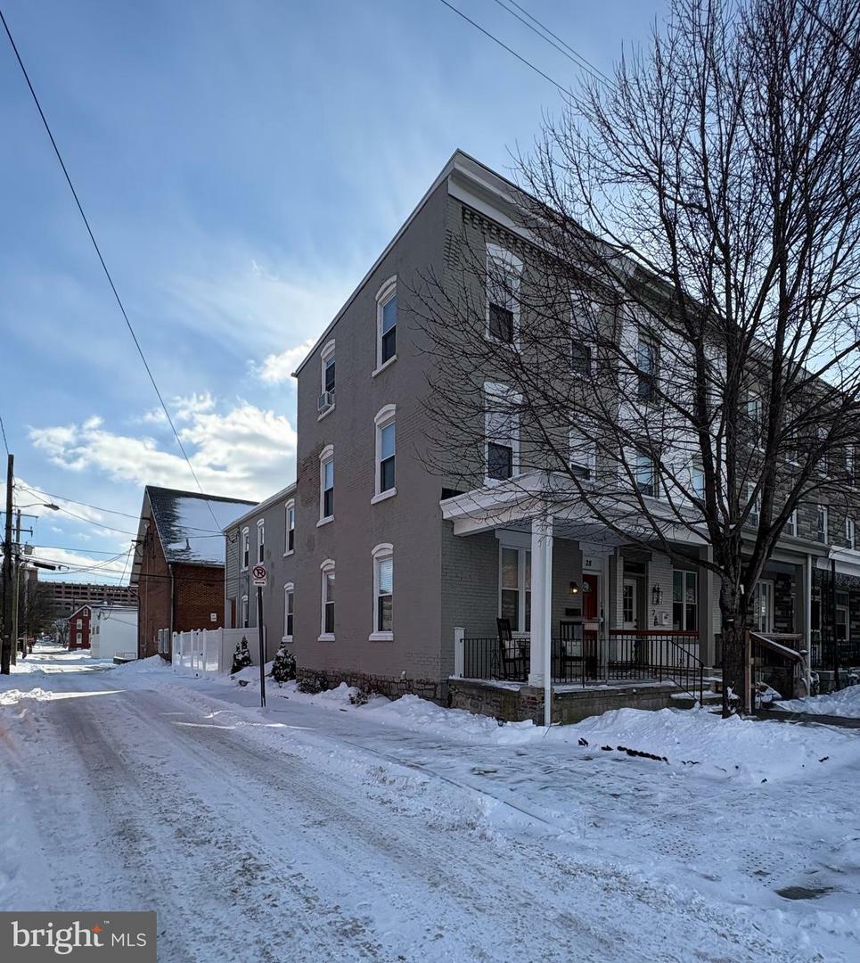 Property Photo:  28 E Ross Street  PA 17602 