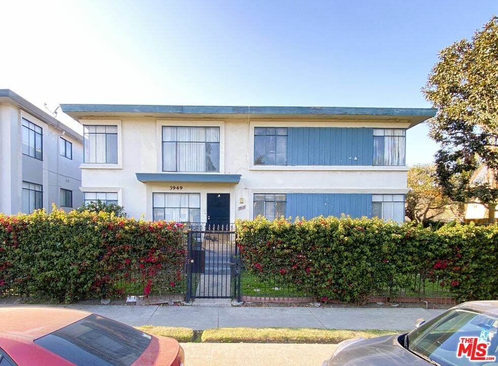 Property Photo:  3949   Hillcrest Dr 1  CA 90008 