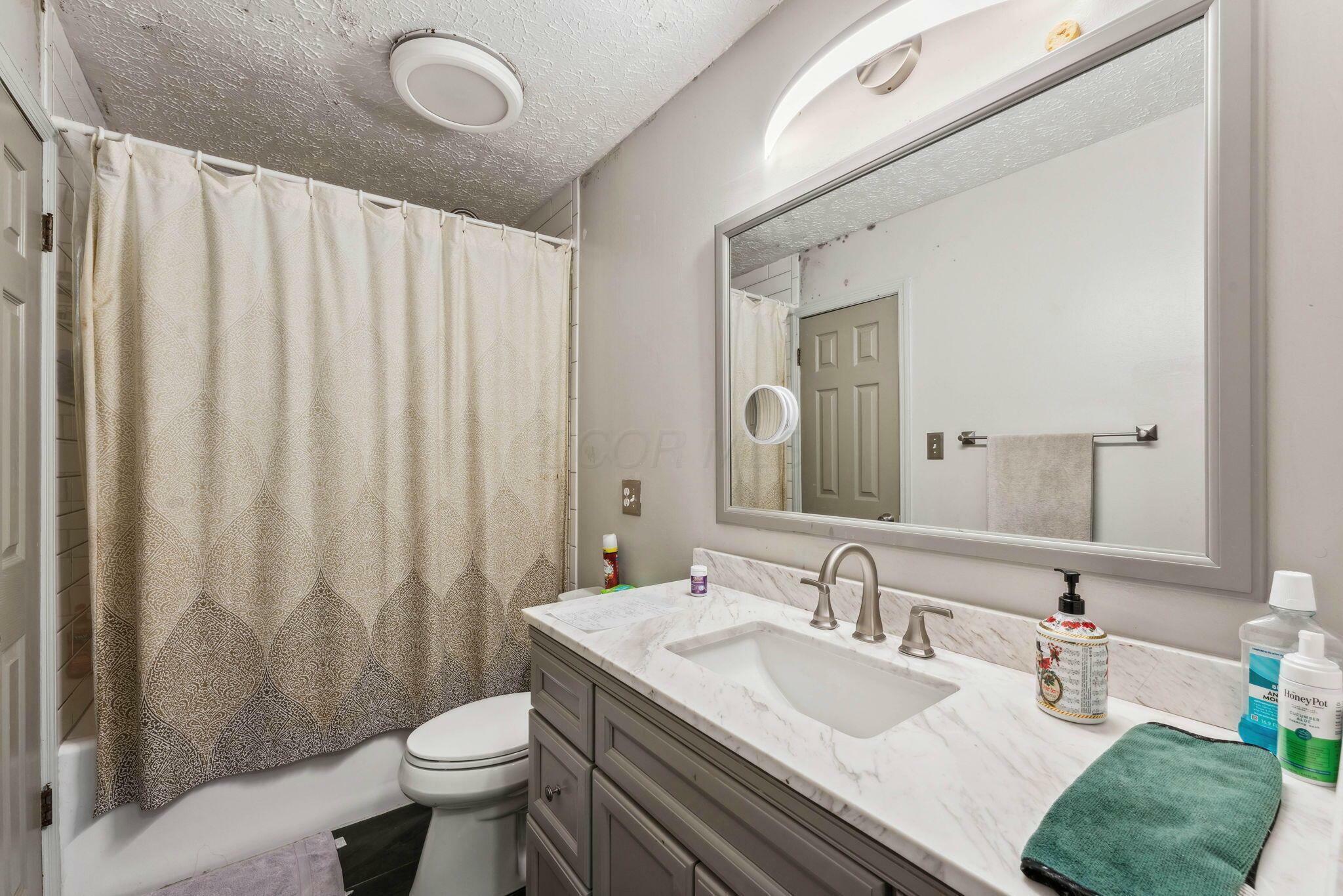 Property Photo:  4452 Kenfield Road  OH 43224 