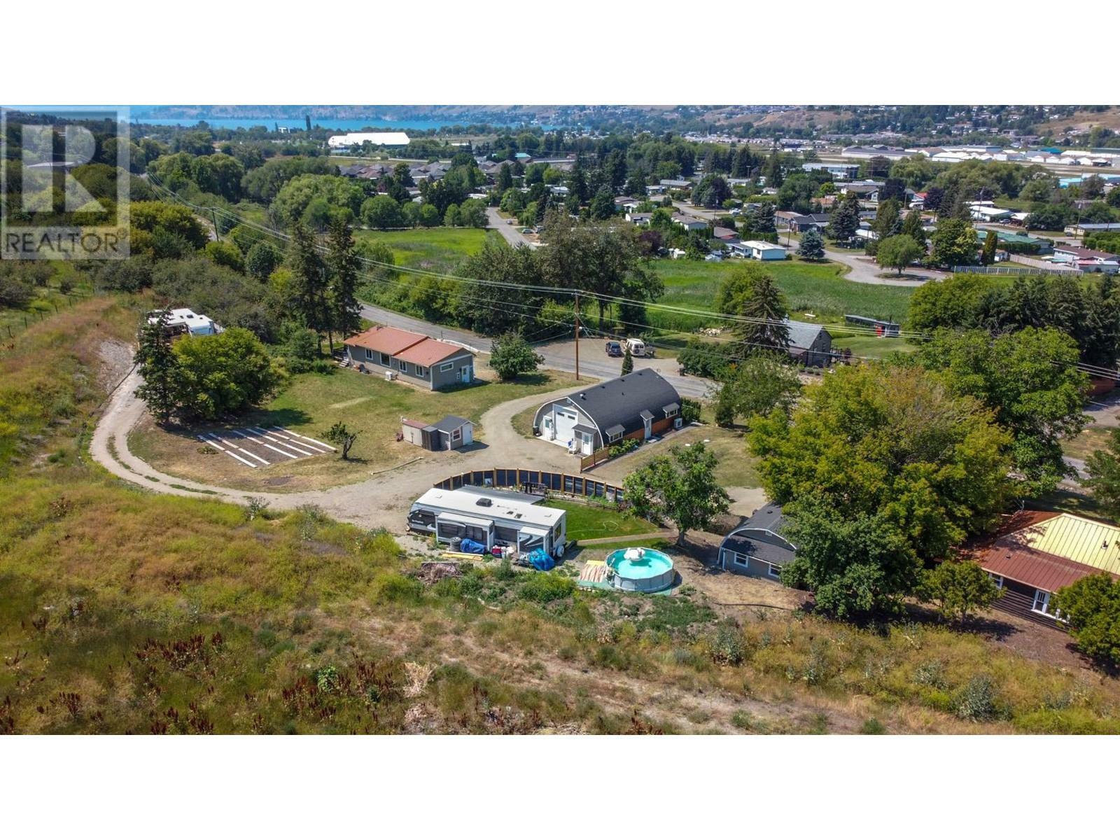 Photo de la propriété:  6226 Okanagan Avenue  BC V1H 1M1 