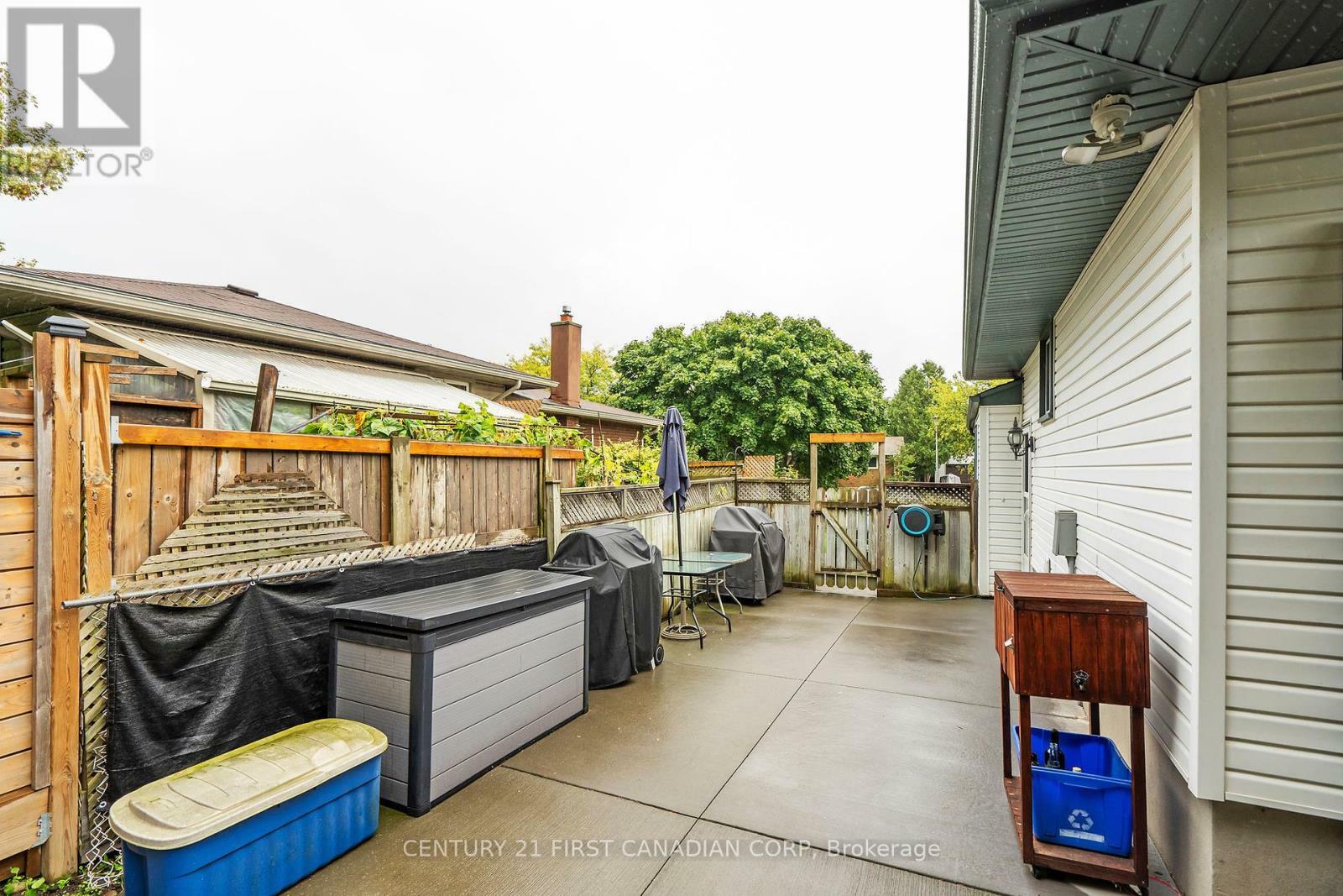 Property Photo:  1055 Osgoode Drive  ON N6E 1E3 