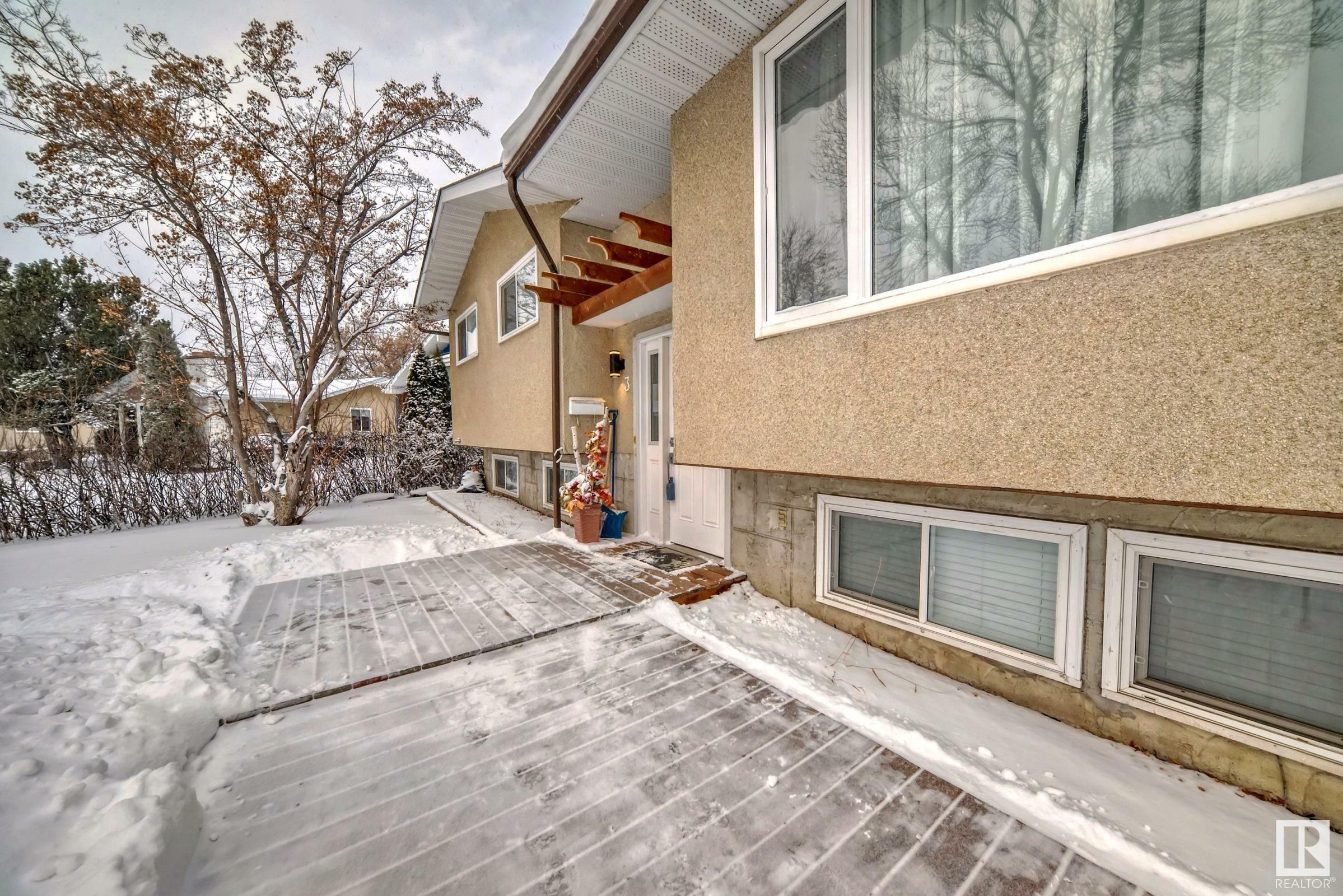 Property Photo:  3 Rosewood Place  AB T8A 2H3 