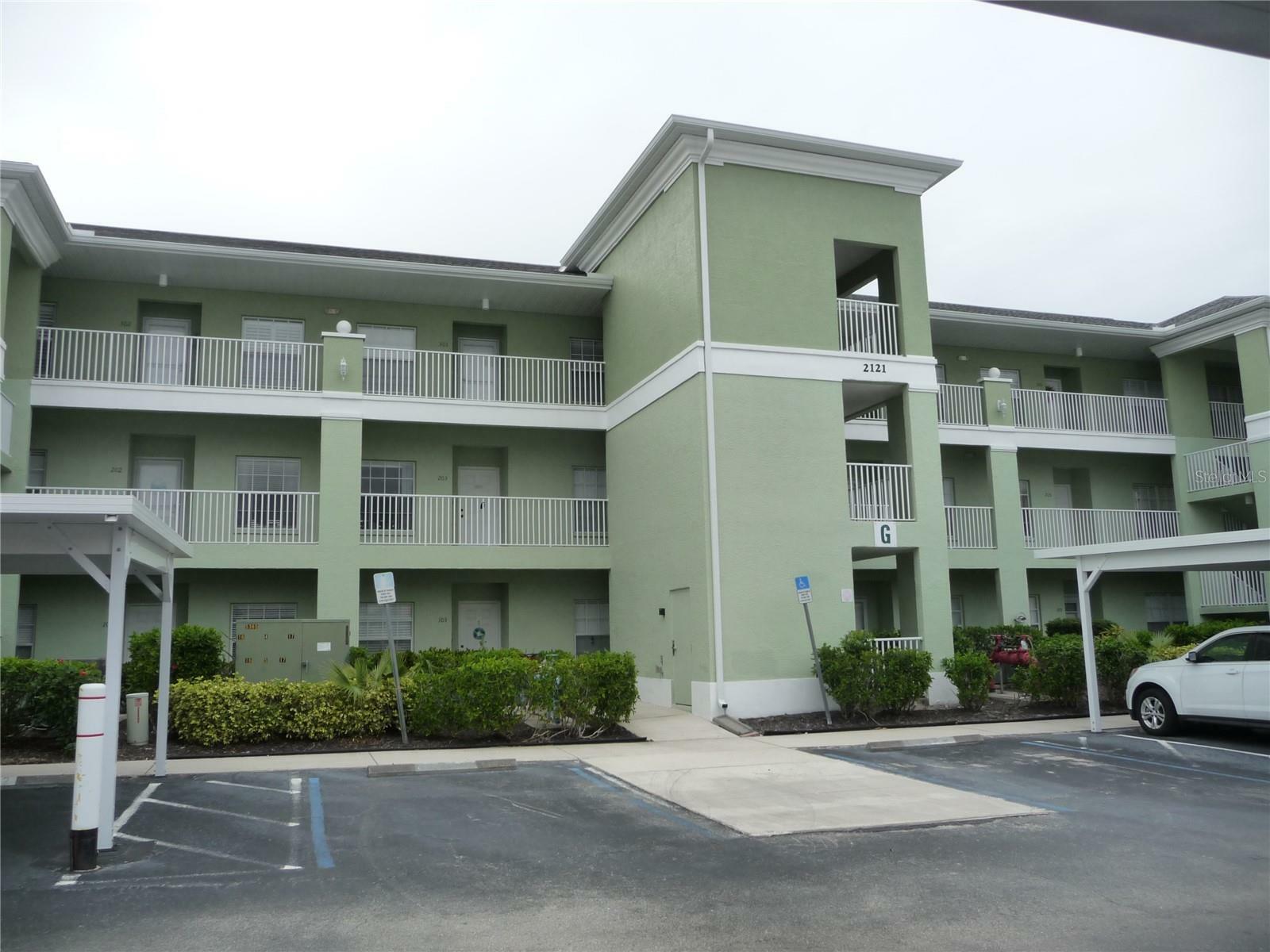 Property Photo:  2121 Heron Lake Drive 301  FL 33983 