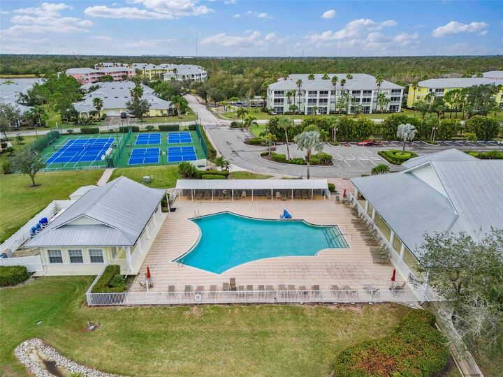 Property Photo:  2121 Heron Lake Drive 301  FL 33983 