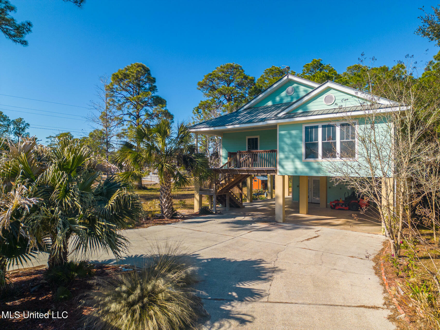 Property Photo:  4 Castle Street  MS 39571 