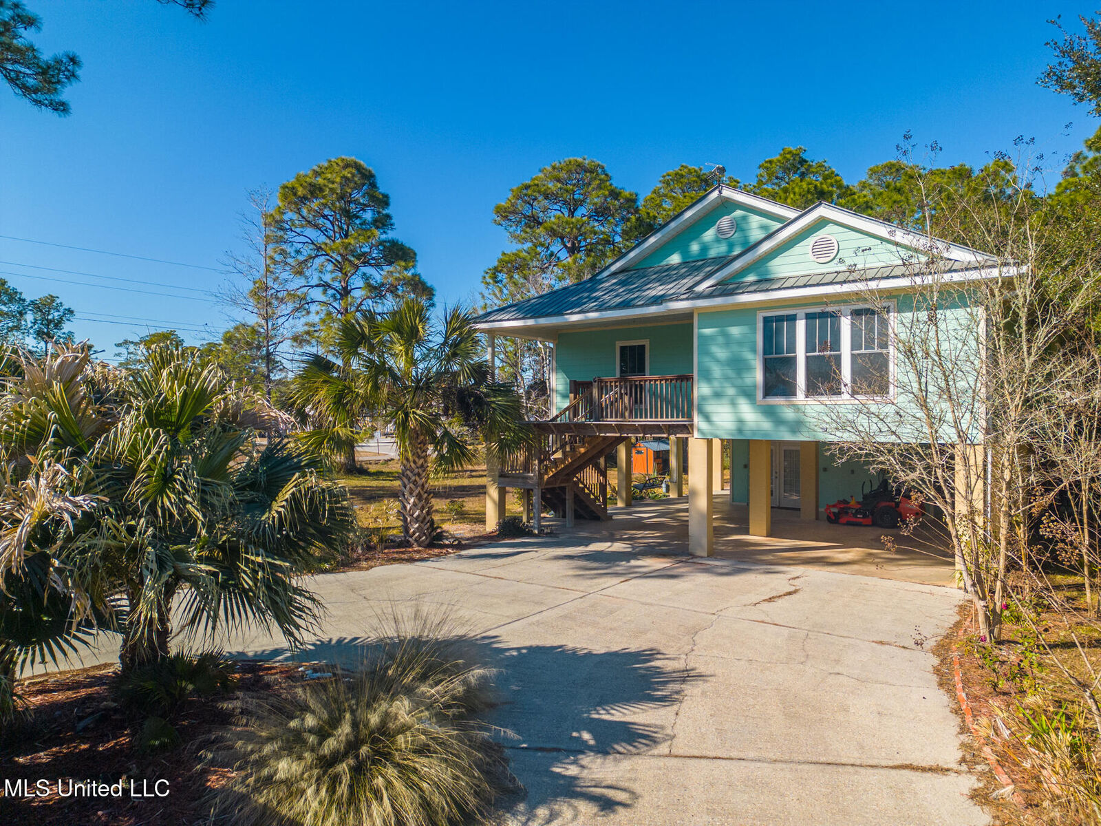Property Photo: 4 Castle Street MS 39571