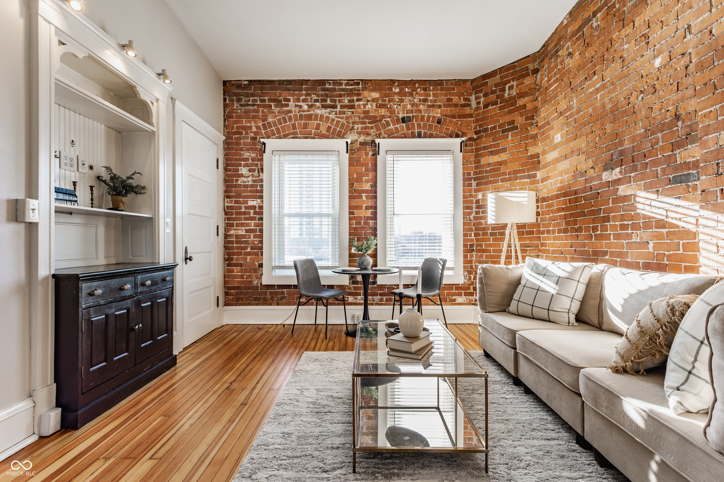 Property Photo: 643 Fort Wayne Avenue H IN 46204