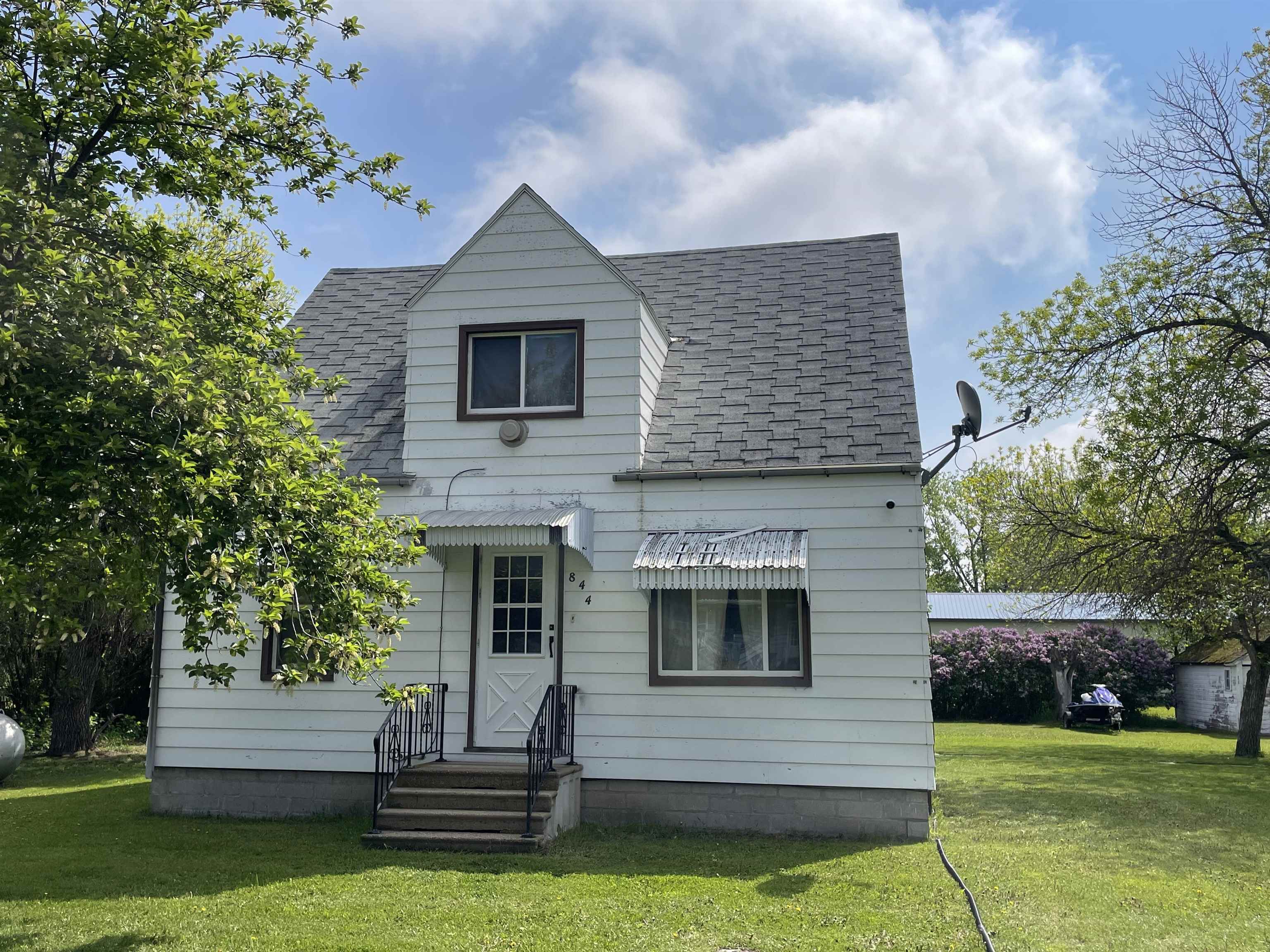 Property Photo: 844 Opfer Ave ND 58750