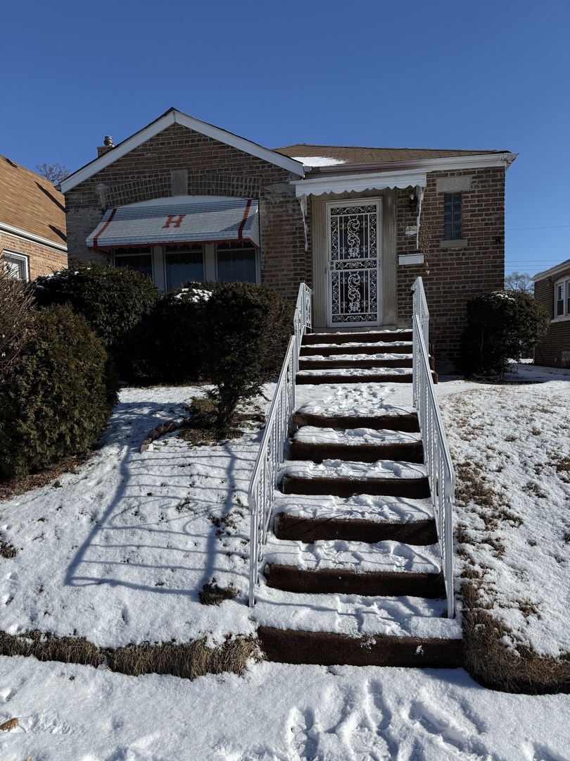 Property Photo:  9811 S Woodlawn Avenue  IL 60628 