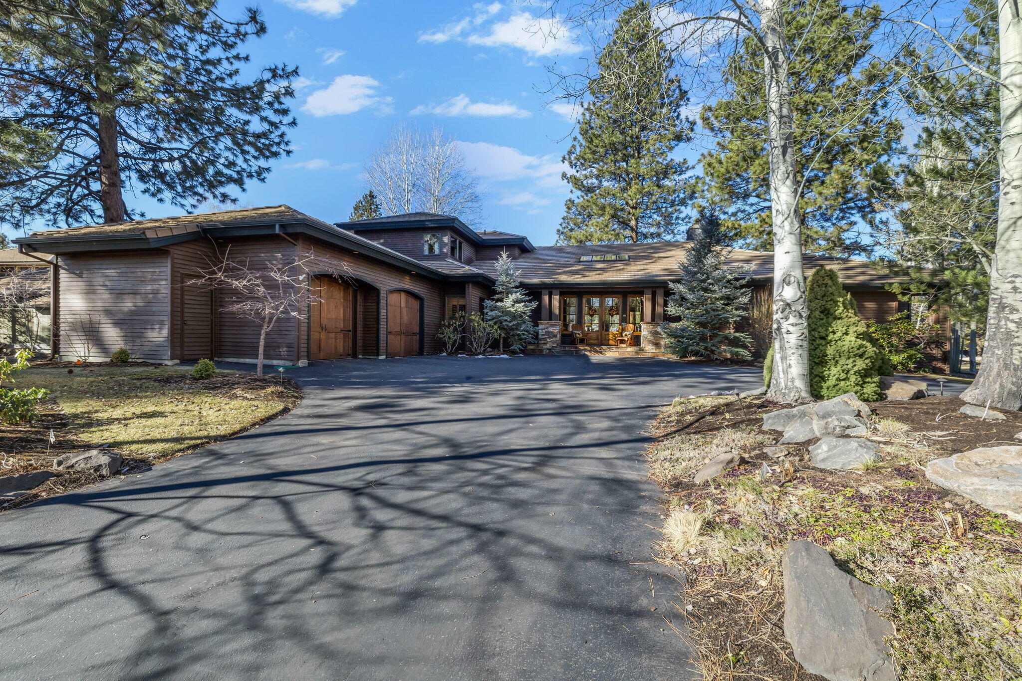Property Photo: 19586 Green Lakes Loop OR 97702