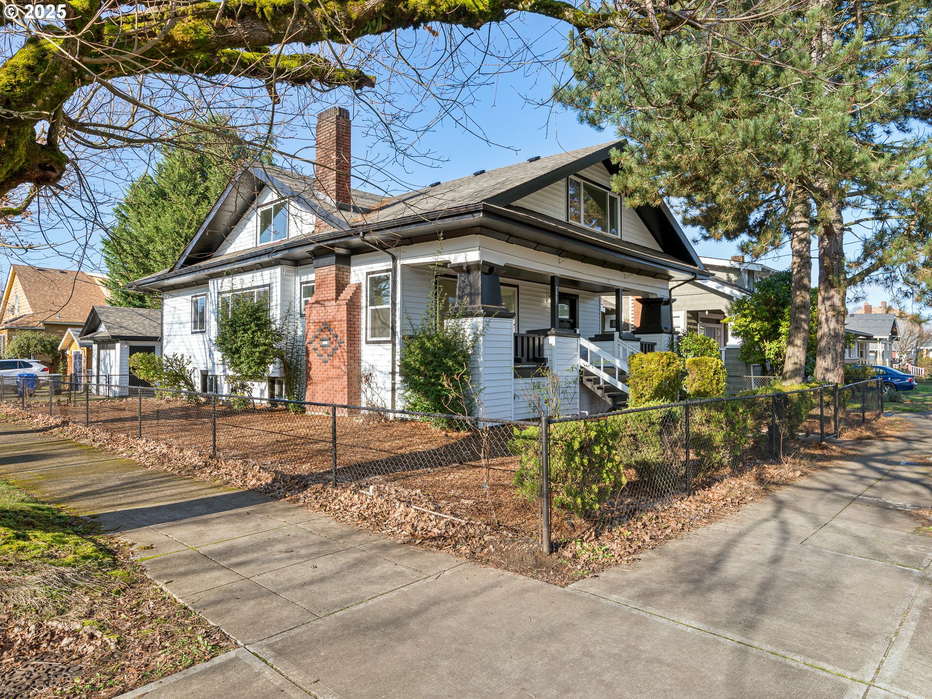 Property Photo:  2907 NE 57th Ave  OR 97213 