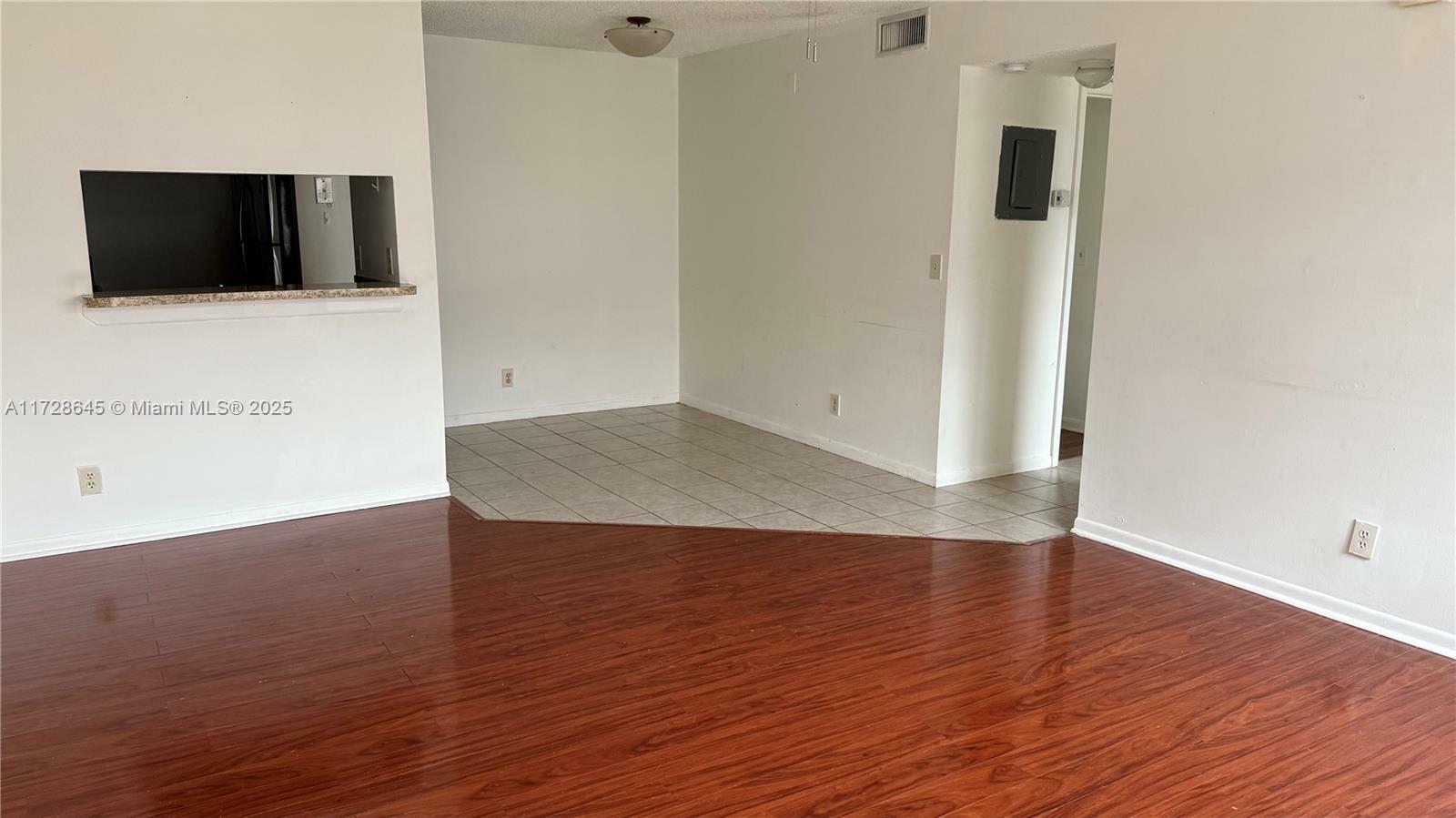 Property Photo:  1032 Twin Lakes Dr 21-G  FL 33071 