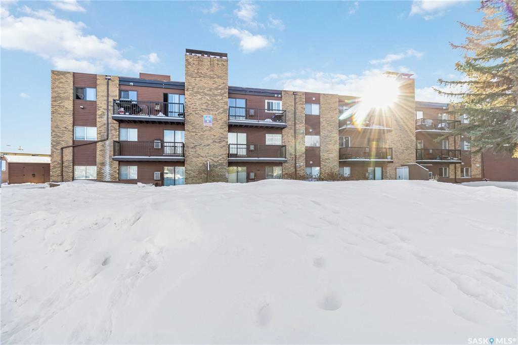 Property Photo:  802B Kingsmere Boulevard 405  SK S7J 4B7 