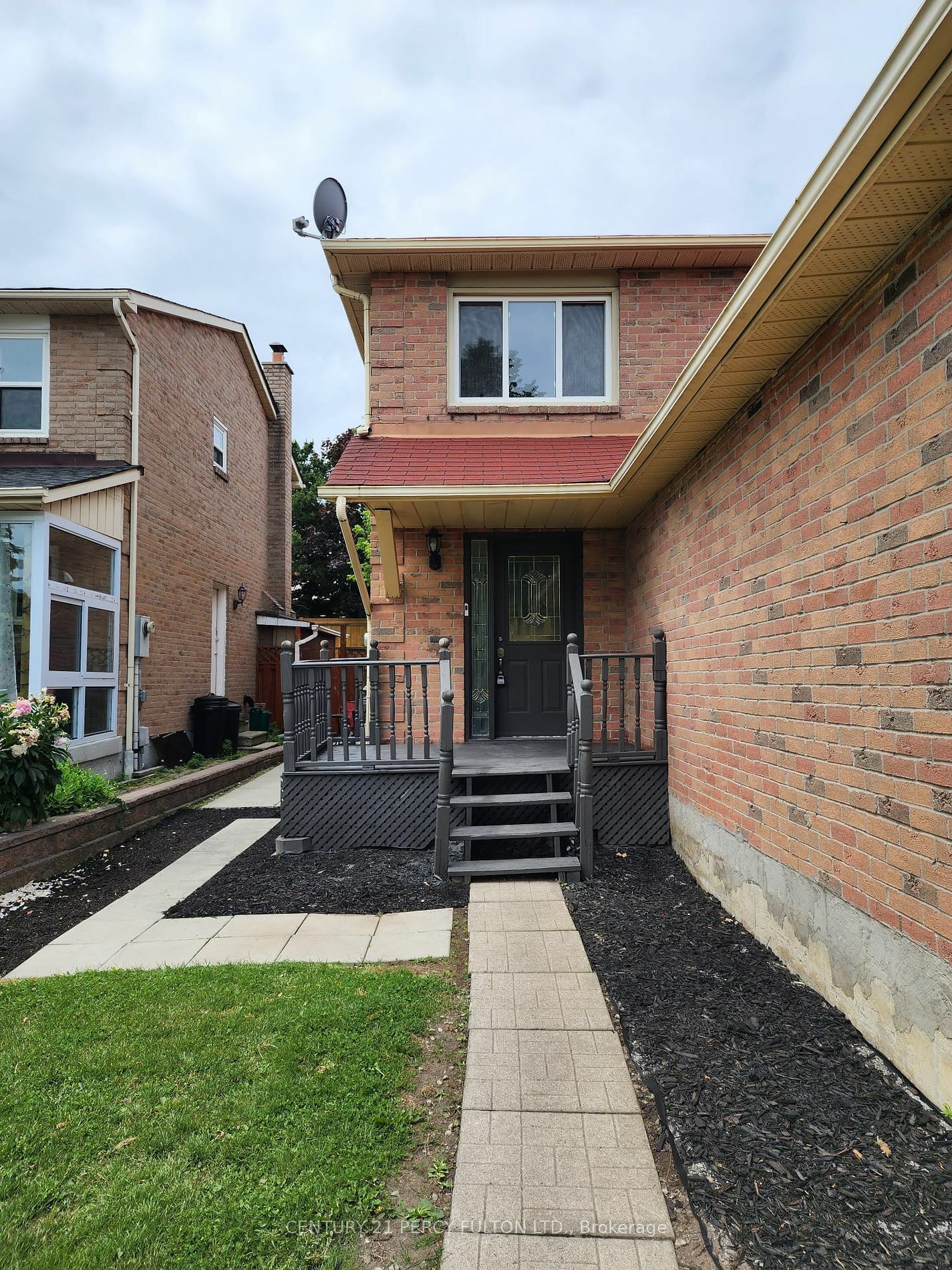 Property Photo:  38 Gilmour Dr  ON L1S 5J5 