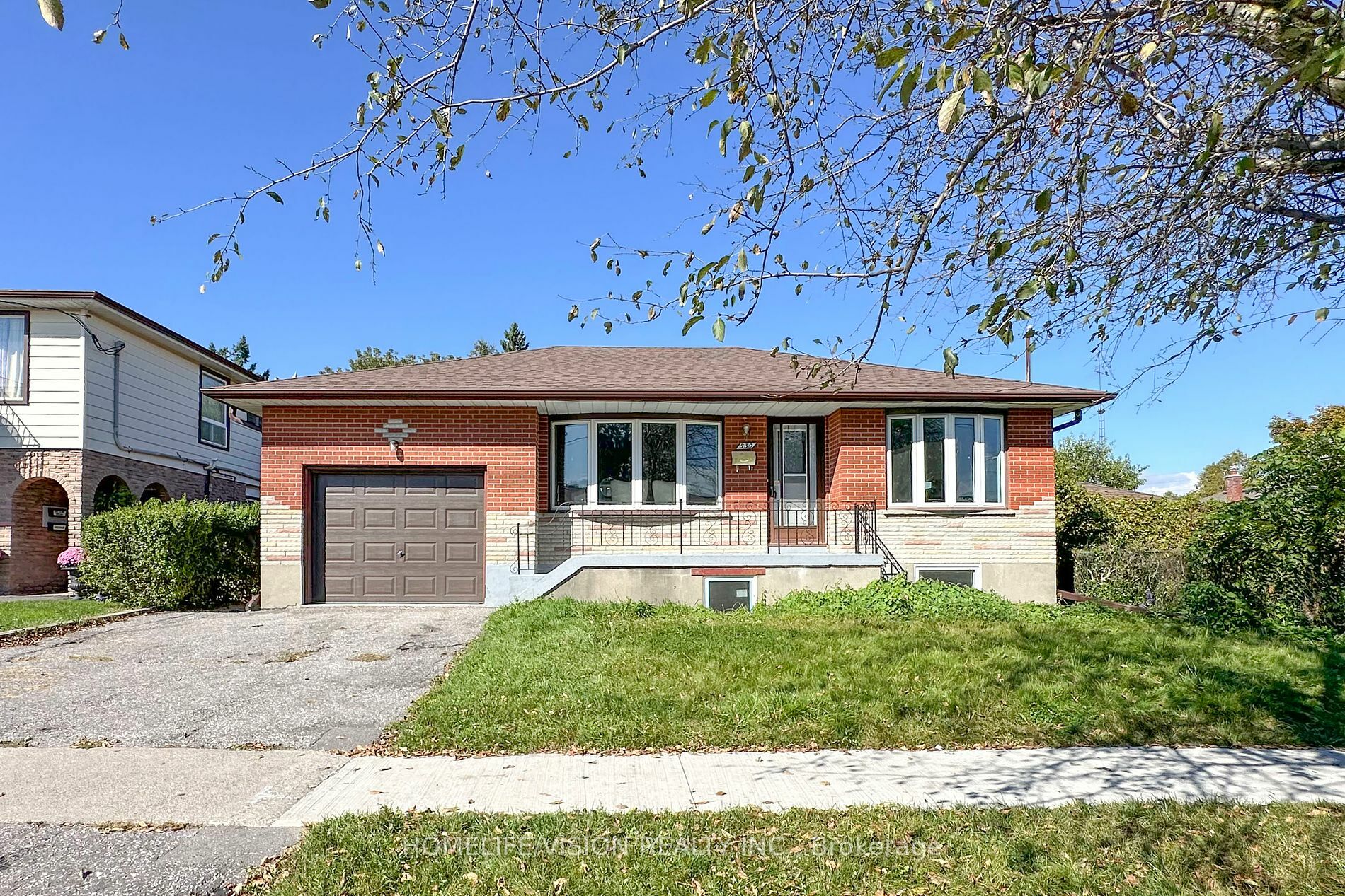 530 Dean Ave  Oshawa ON L1H 3E5 photo