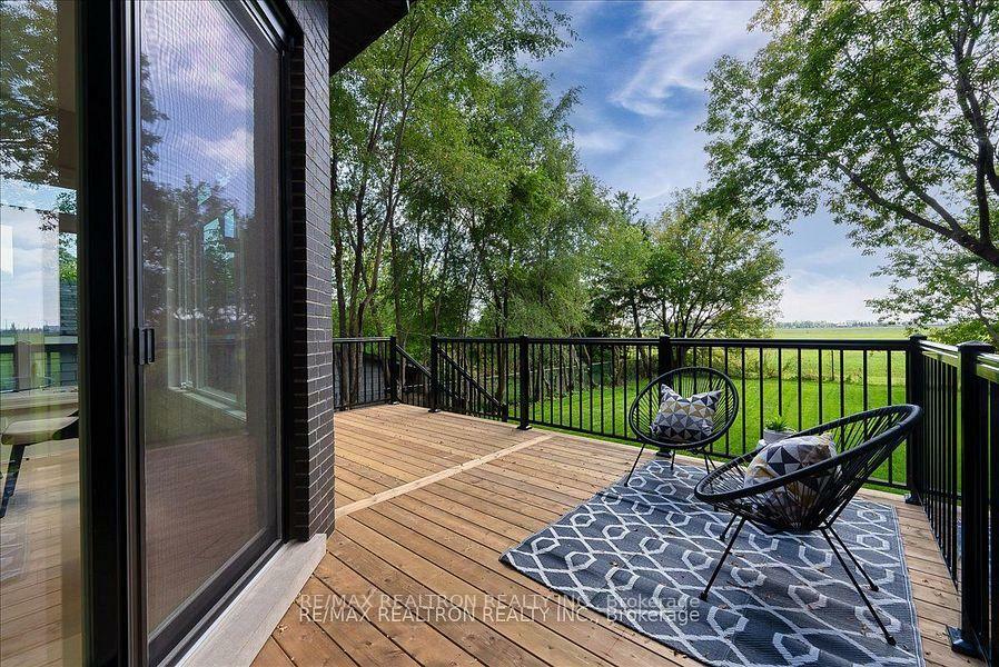 Property Photo: 275 Reiner Road ON M3H 2M5