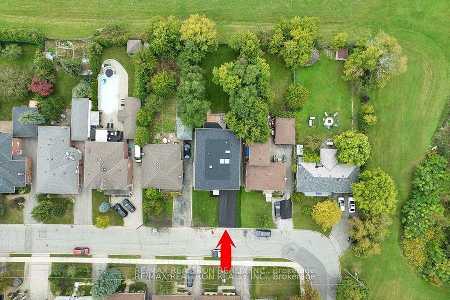 Property Photo: 275 Reiner Road ON M3H 2M5