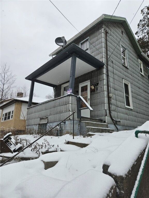 Property Photo: 1713 Scott St PA 15132