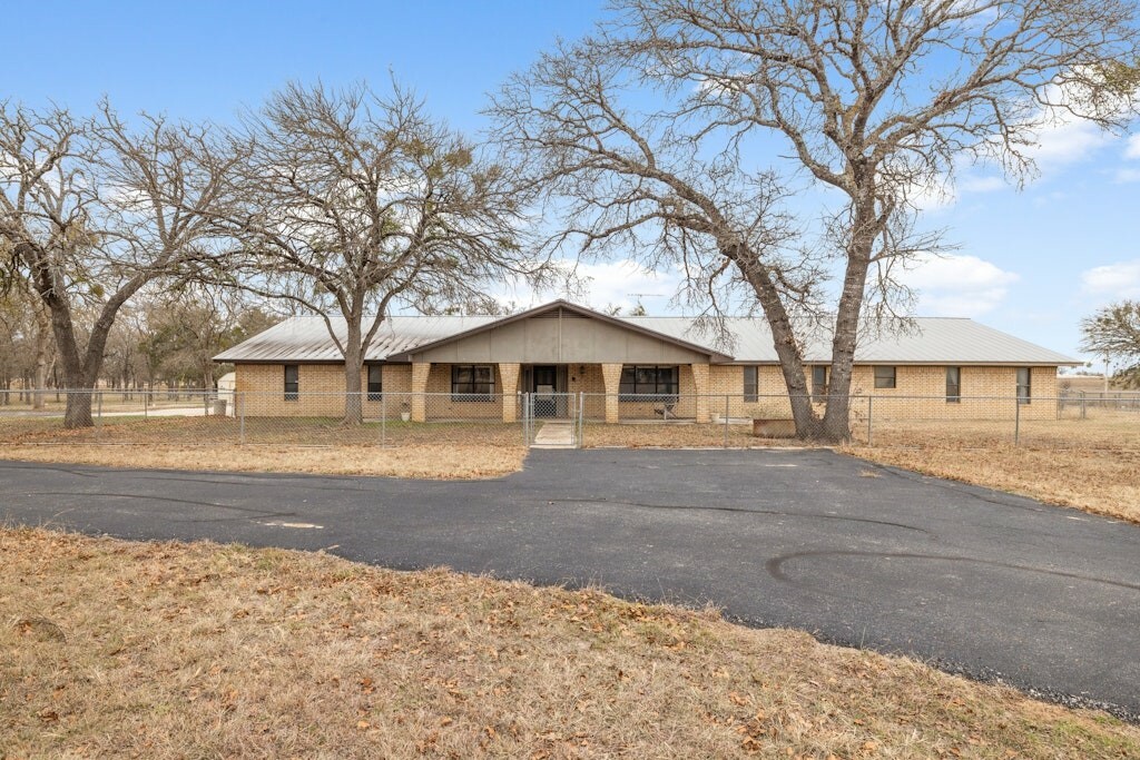 Property Photo: 250 County Road 221 TX 76527