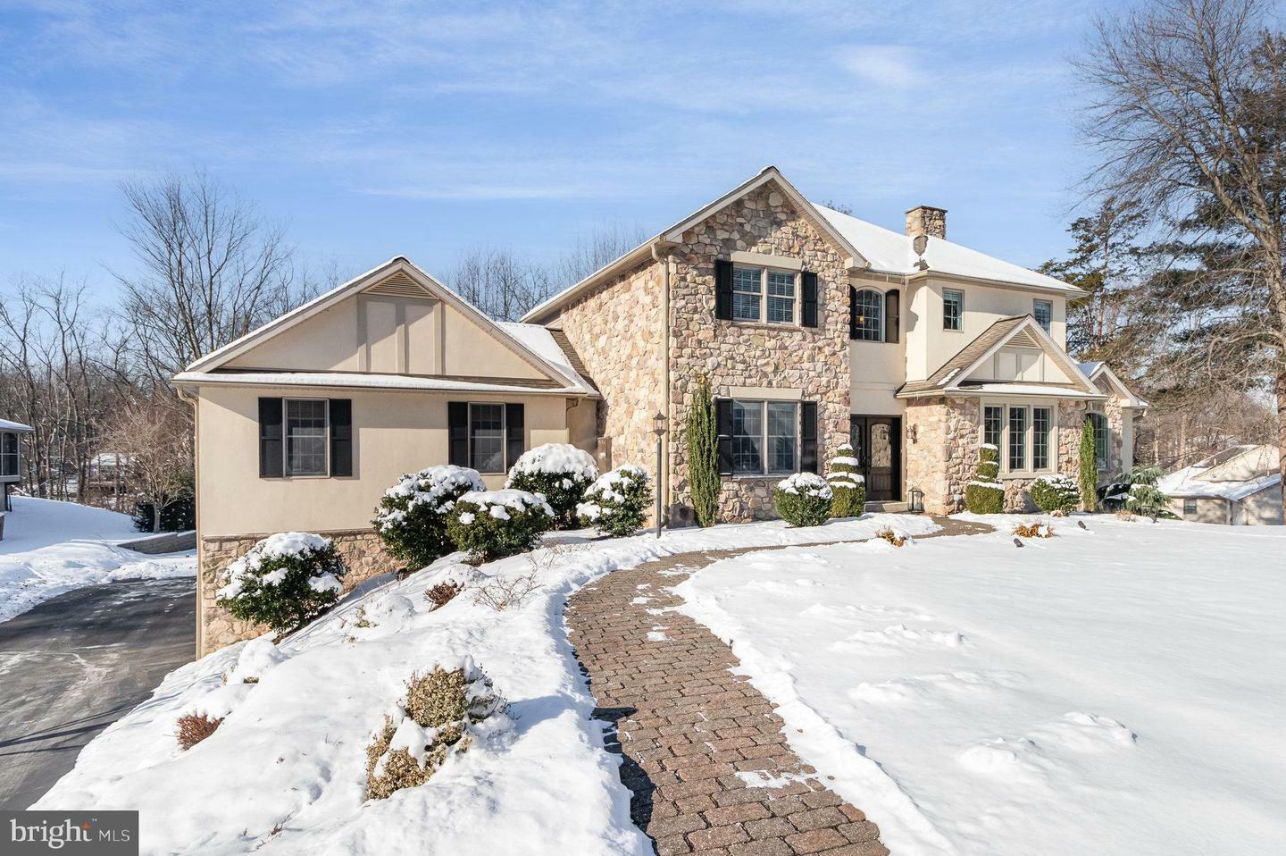 Property Photo:  63 White Pine Drive  PA 17033 