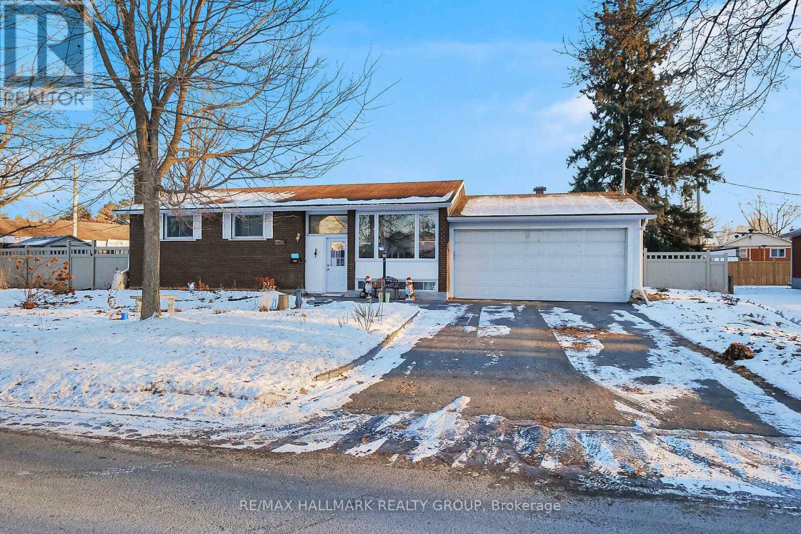 Property Photo:  2286 Elmira Drive  ON K2C 1H4 