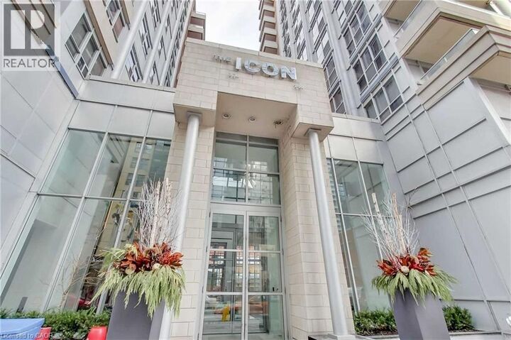 270 Wellington Street West 409 — photo 1