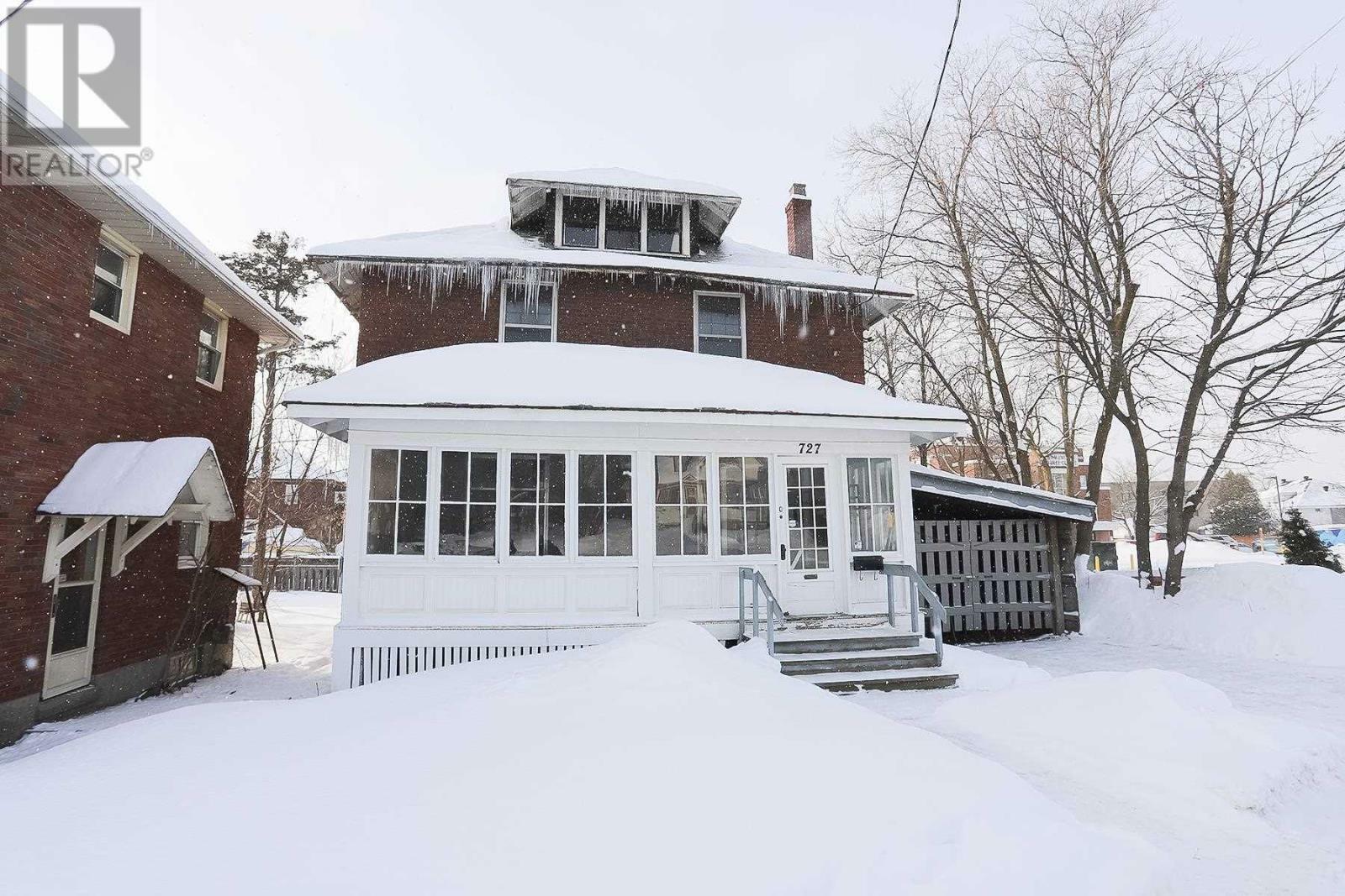 Property Photo:  727 Wellington St E  ON P6A 2M8 