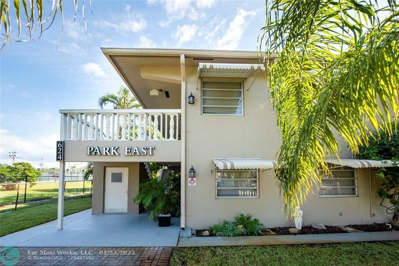 Property Photo:  624 NE 10th Ave 2  FL 33304 