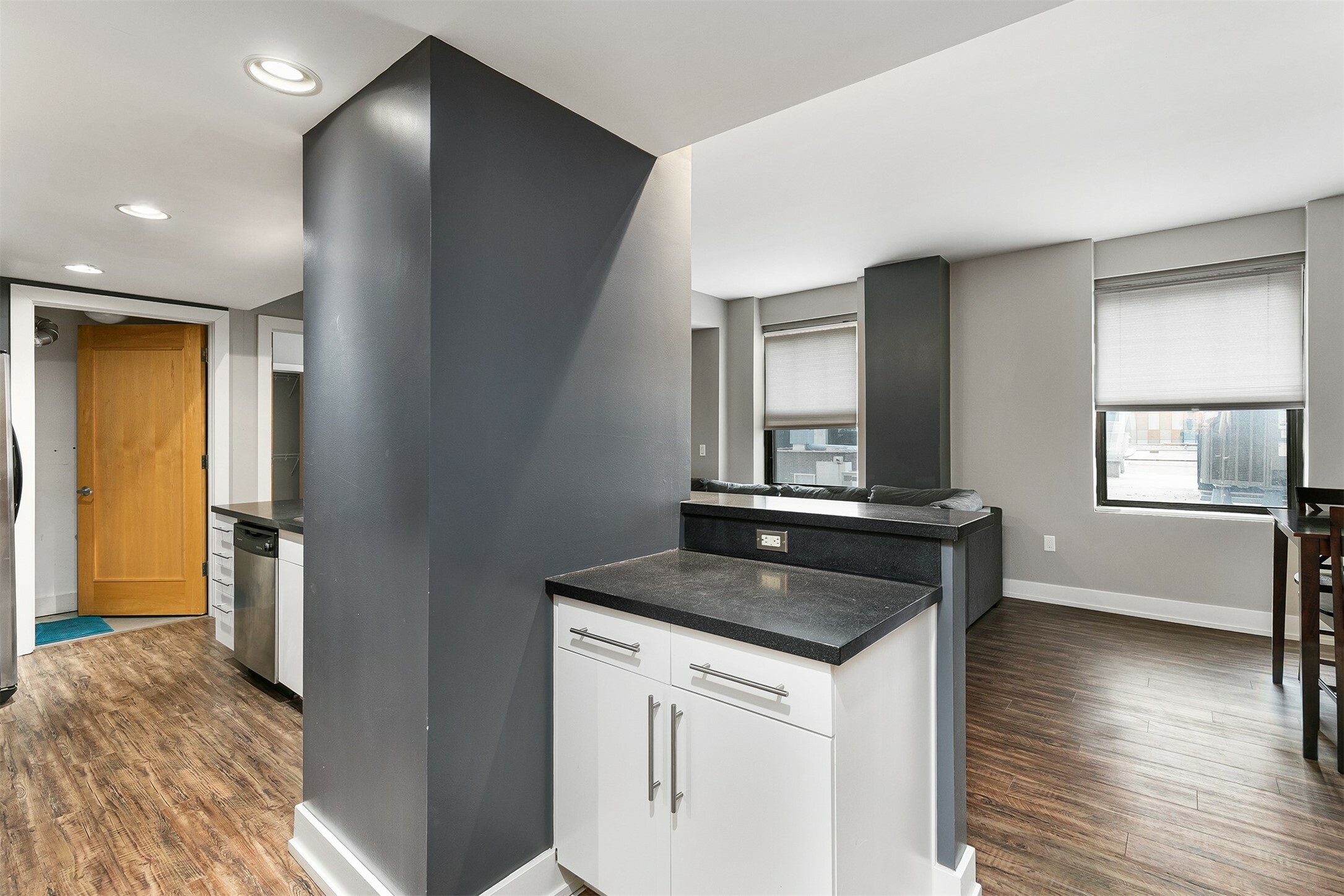 Property Photo: 400 Walnut Street 305 IA 50309