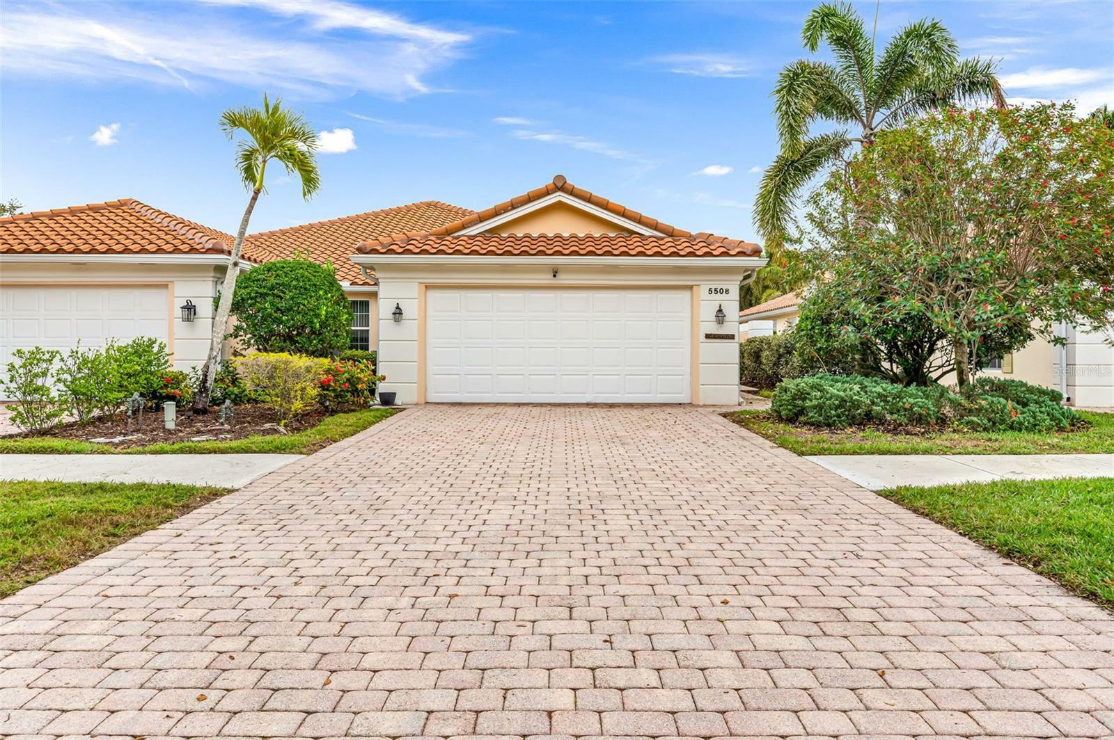 Property Photo: 5508 Islandwalk Circle FL 34119