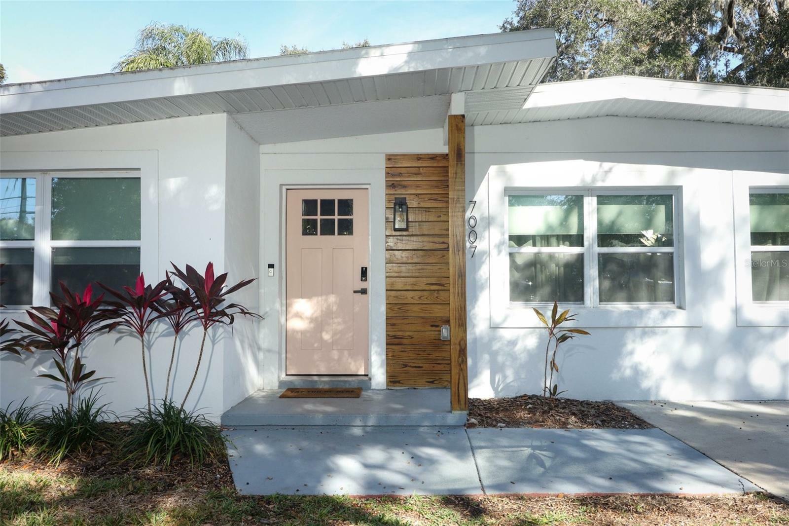 Property Photo: 7007 Seminole Drive FL 32812