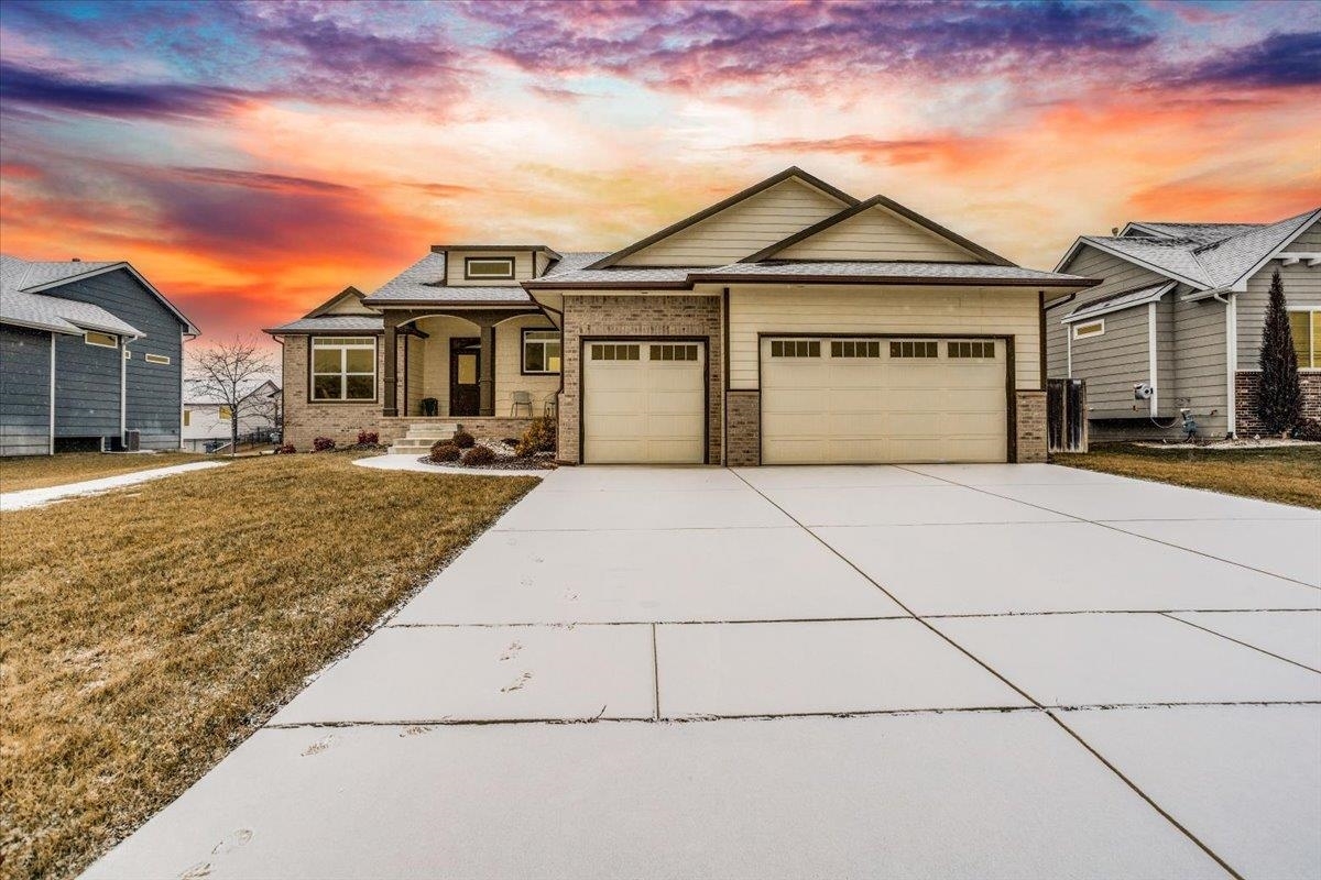 Property Photo:  736 S Glen Wood Ct  KS 67230 