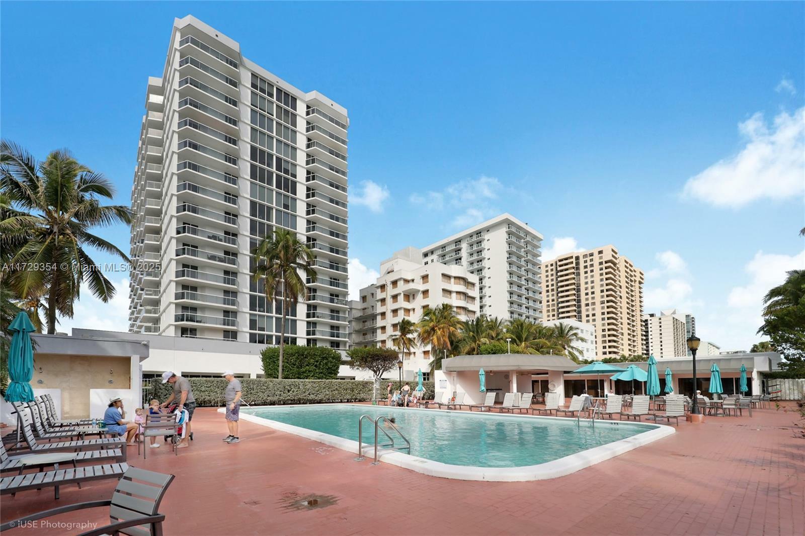 Property Photo:  2401 Collins Ave 1109  FL 33140 