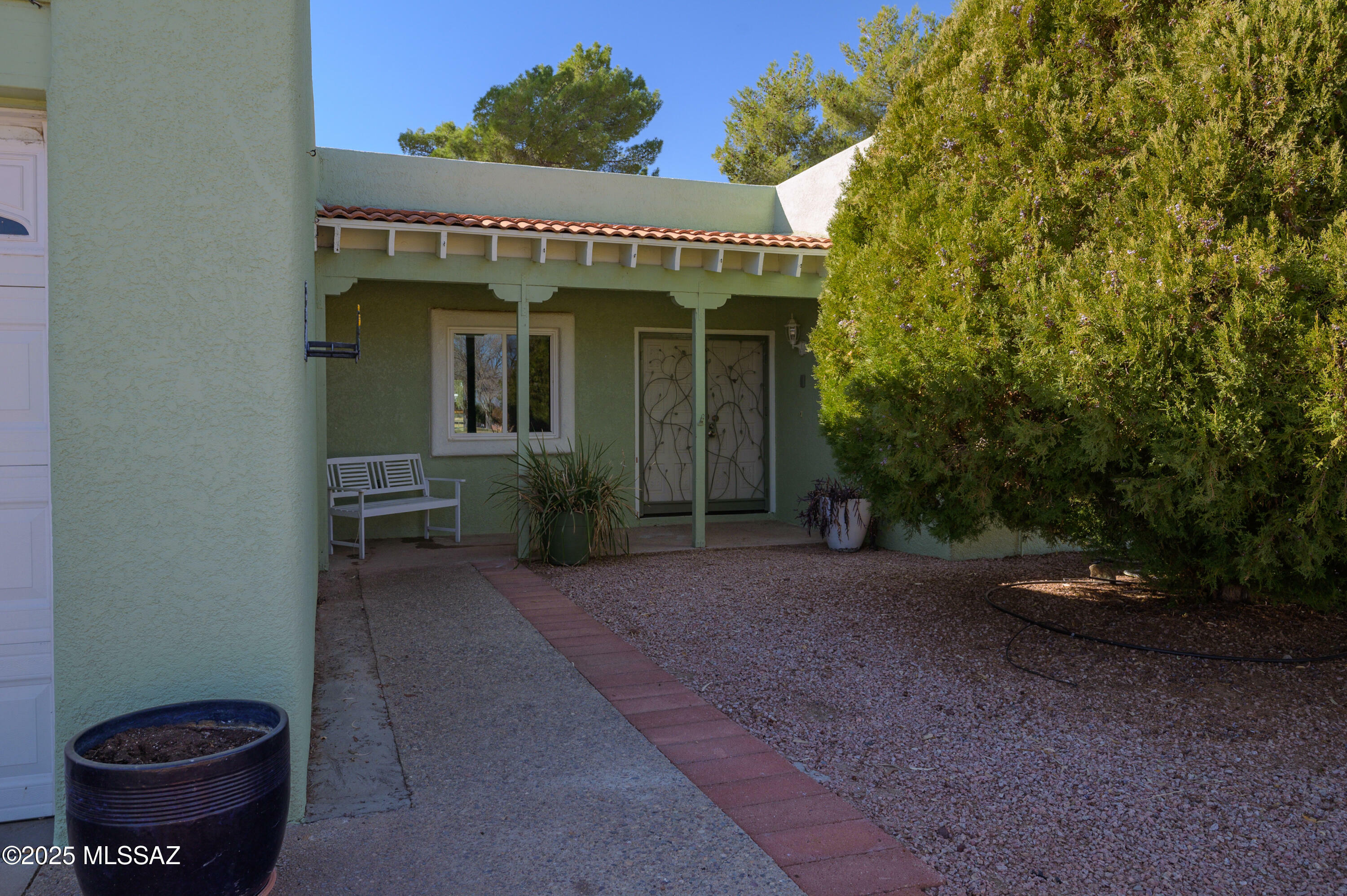 Property Photo:  1013 N Paseo Iris  AZ 85614 