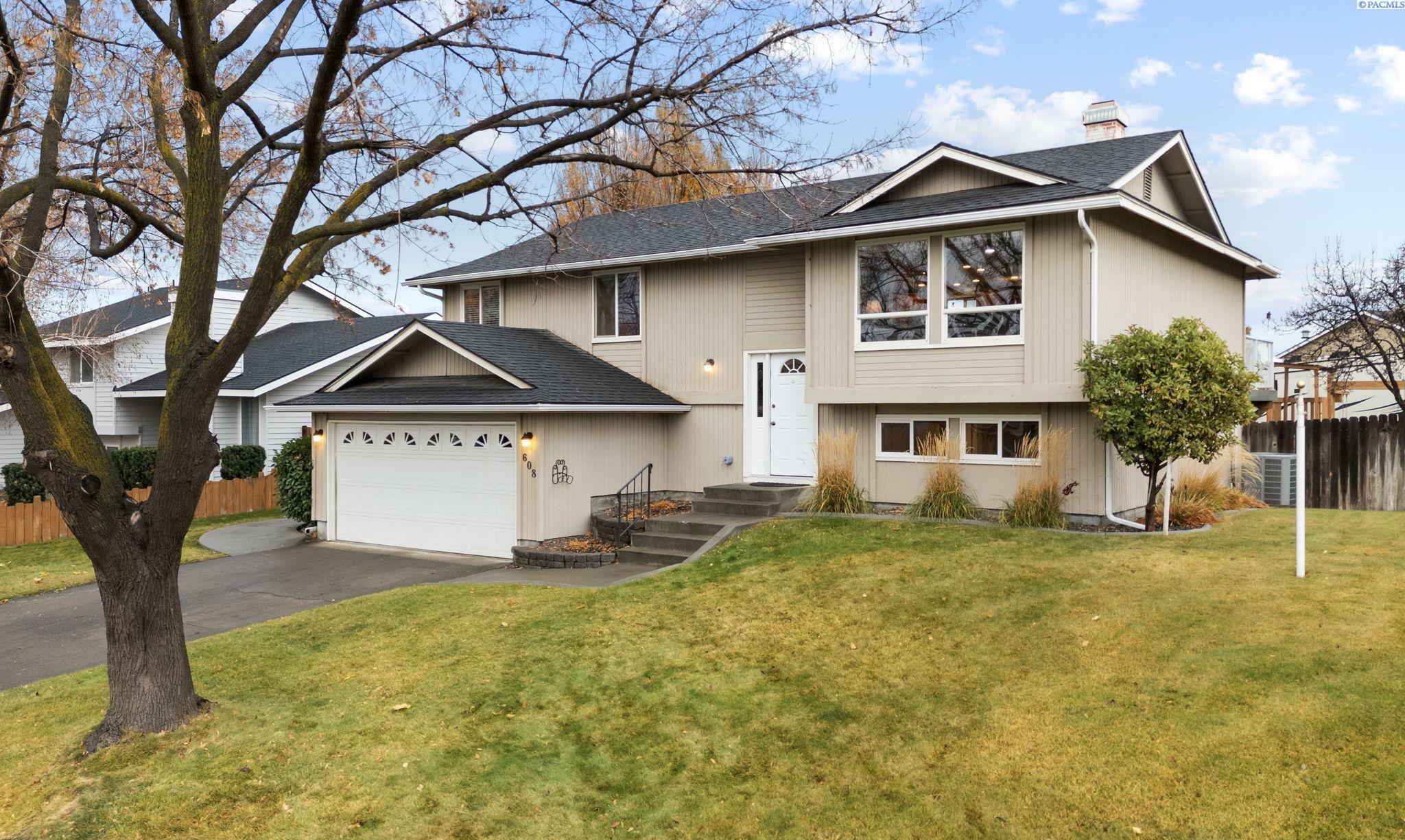 Property Photo:  608 N Montana St  WA 99336 