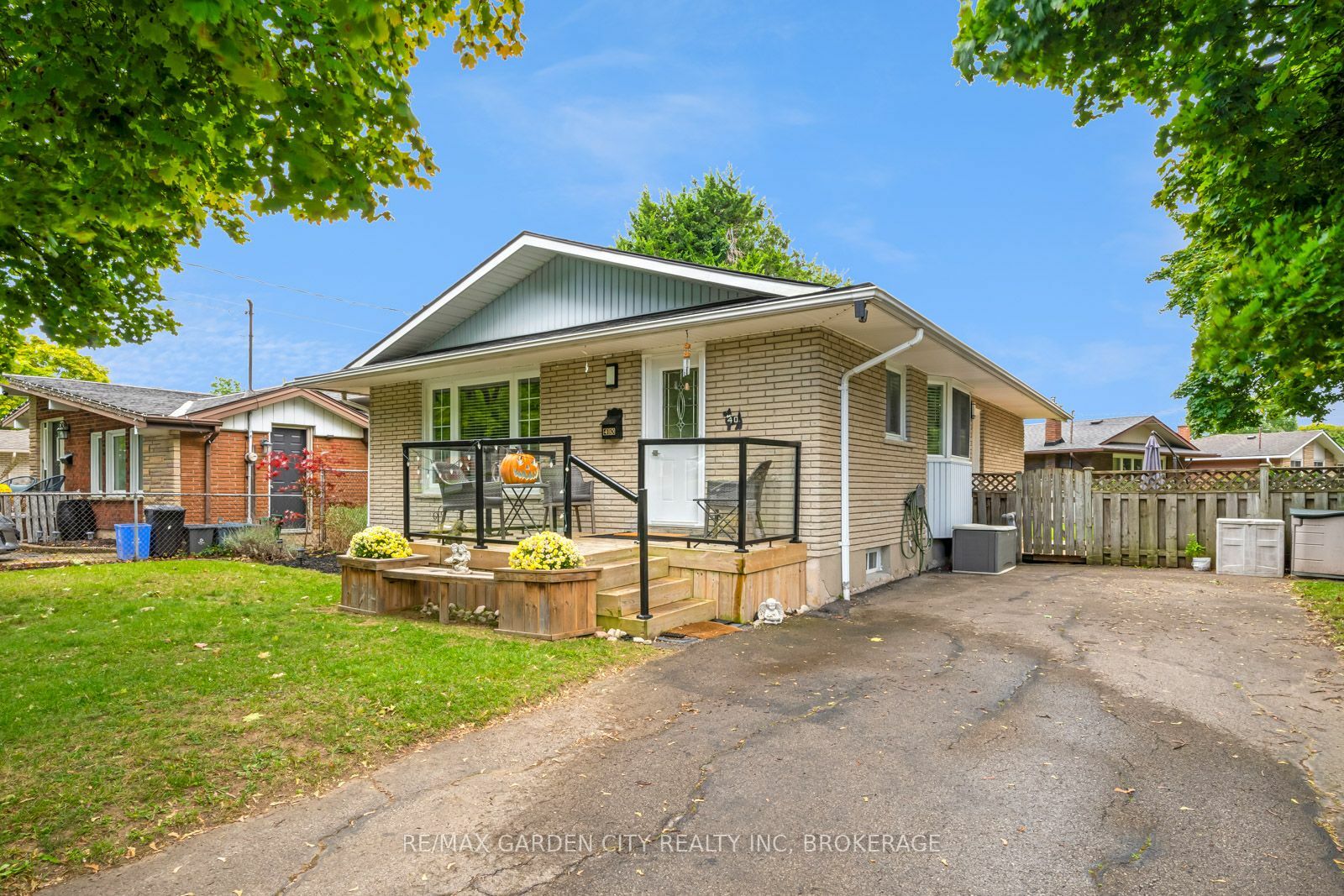 Property Photo:  40 Densgrove Dr  ON L2M 3M3 