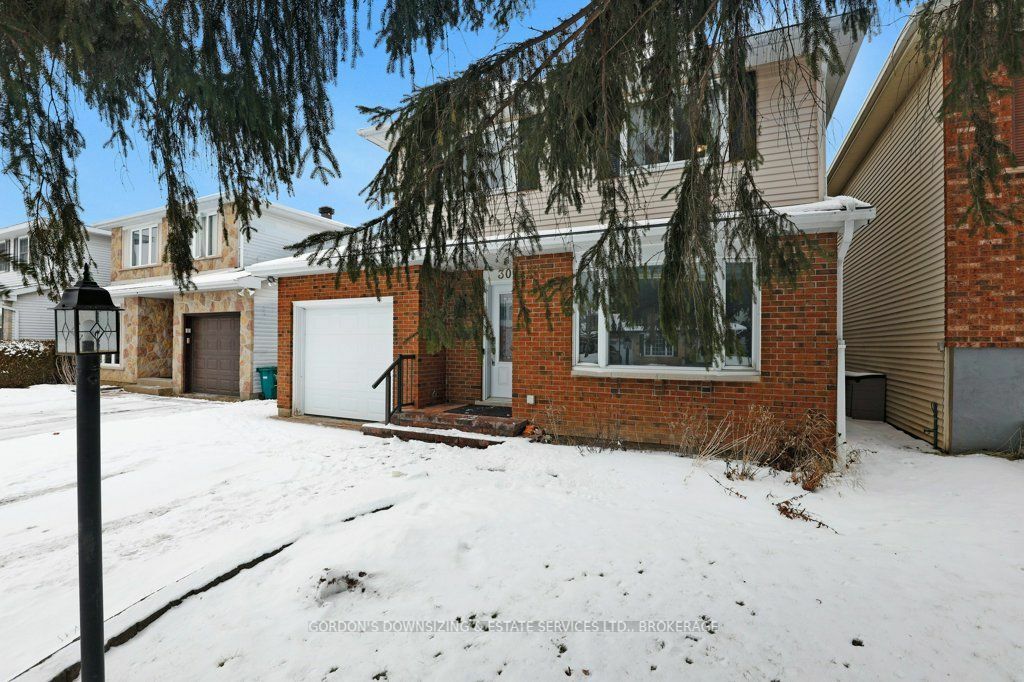 Property Photo:  30 Ardell Grve  ON K2G 4G4 