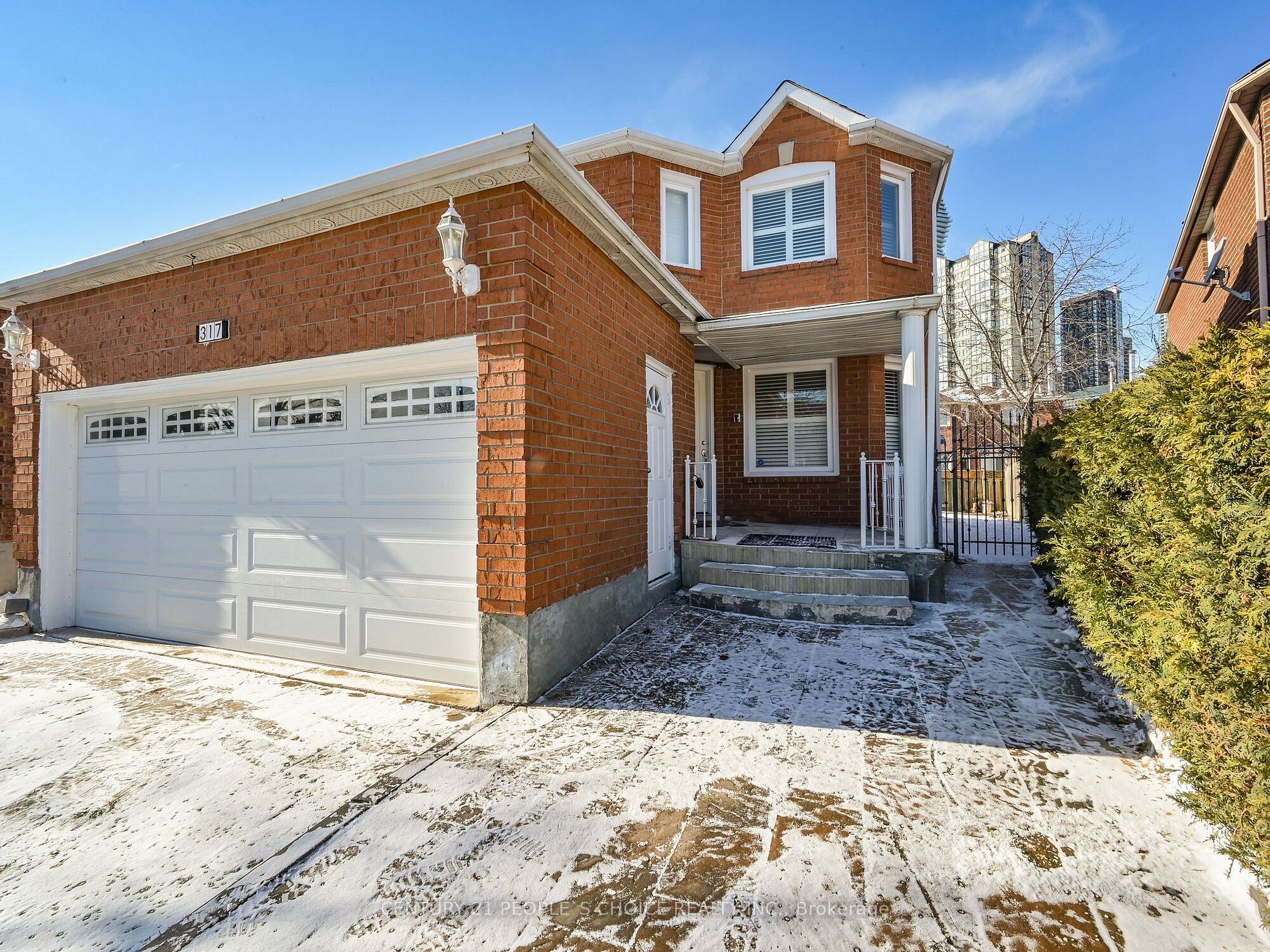 Photo de la propriété:  317 Macedonia Cres  ON L5B 3J7 