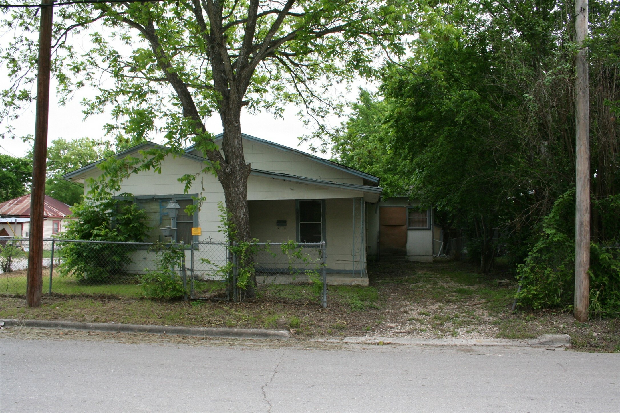 712 Neches Street  Lockhart TX 78644 photo