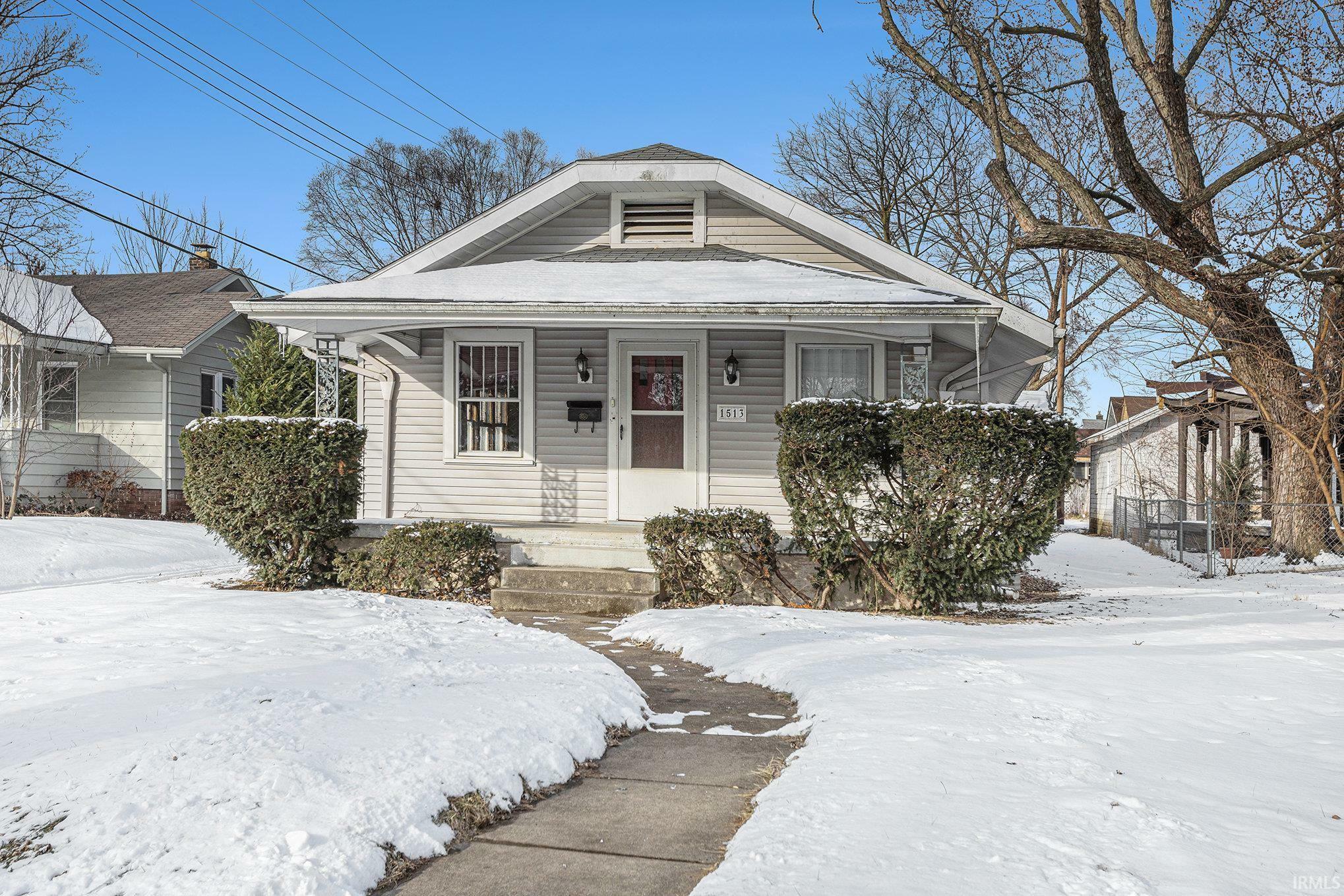 Property Photo:  1513 Hildreth Street  IN 46615-1420 