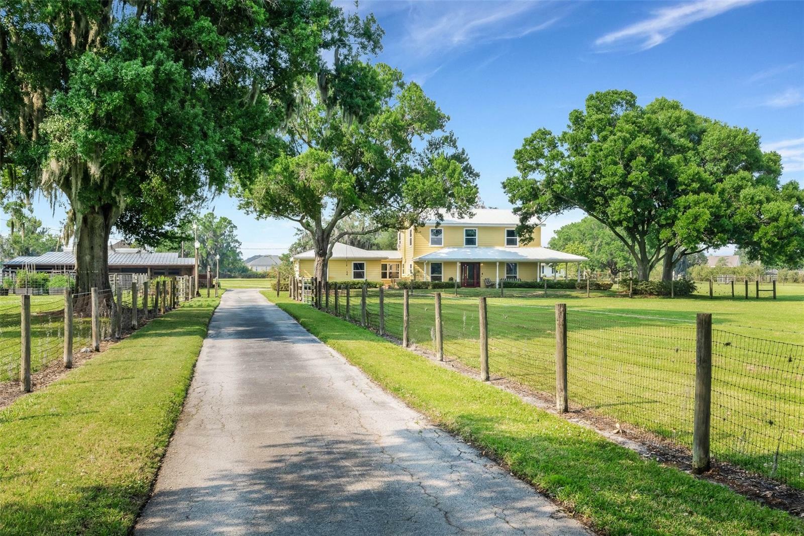 Property Photo: 1722 Broken Arrow Trail N FL 33813