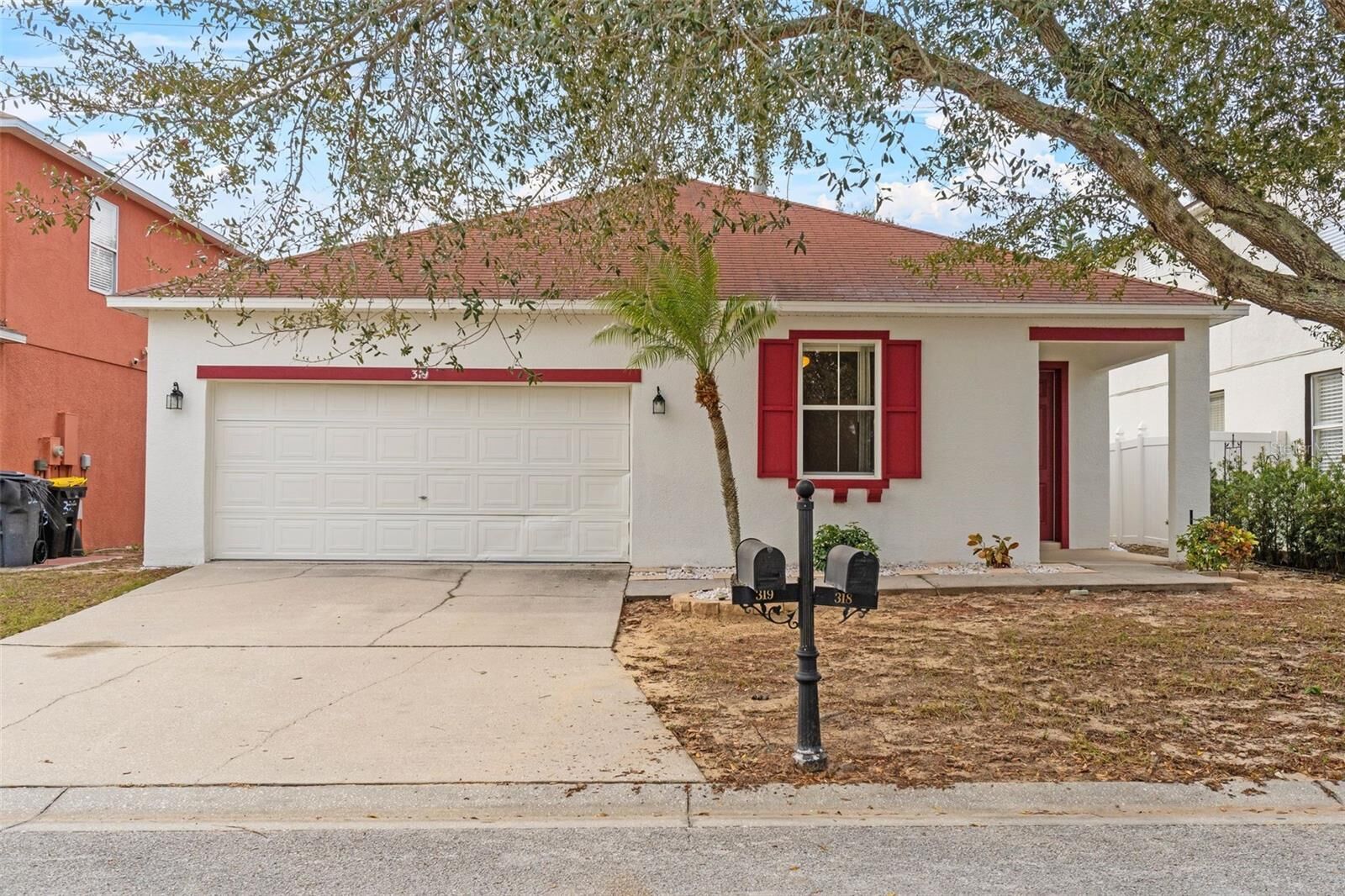 Property Photo: 319 Sand Ridge Drive FL 33896