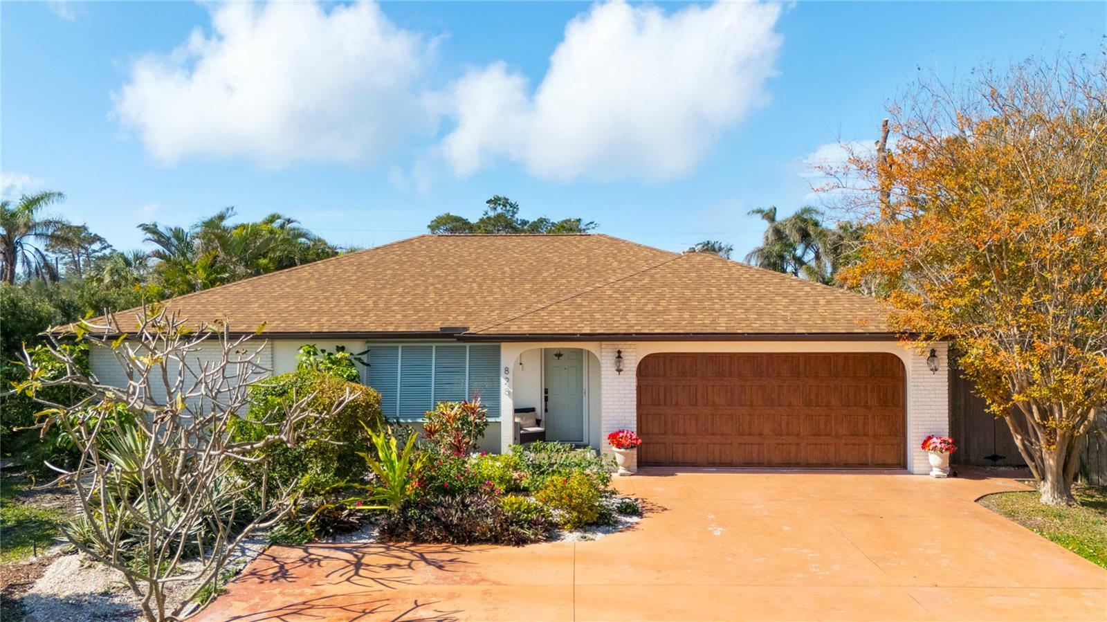 Property Photo: 828 The Rialto FL 34285