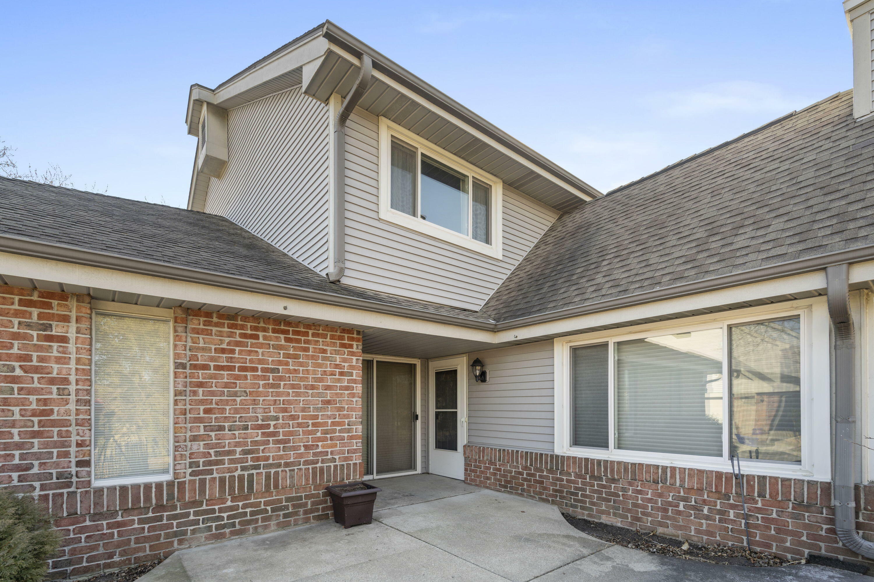 Property Photo:  13524 W Fountain Ct  WI 53151 