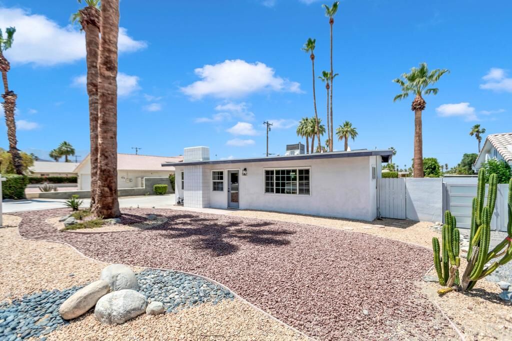 Property Photo:  74372 Fairway Drive  CA 92260 